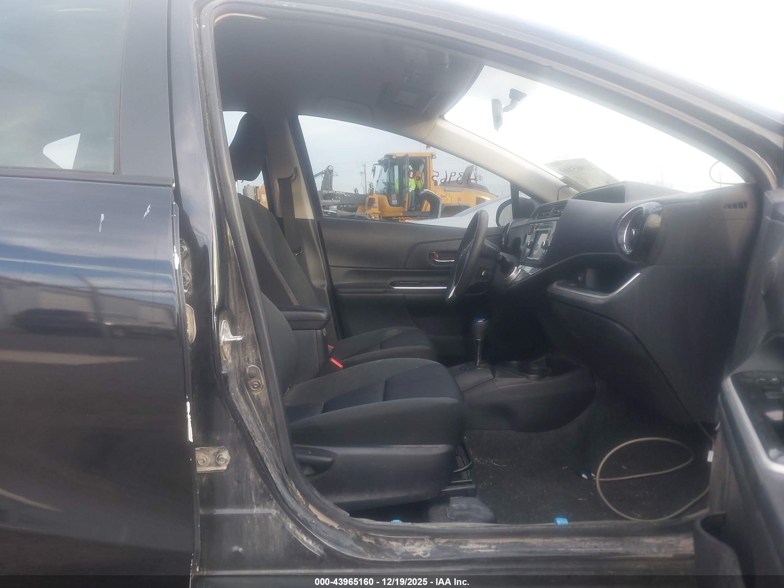 TOYOTA PRIUS image 5