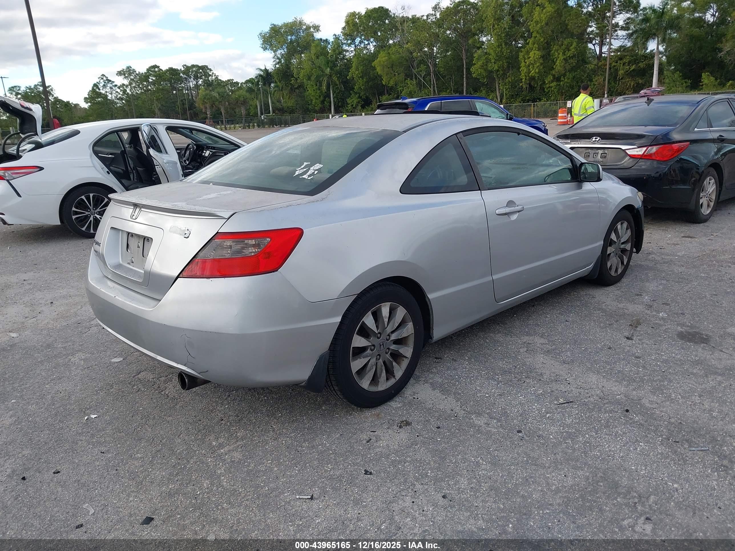 HONDA CIVIC image 4