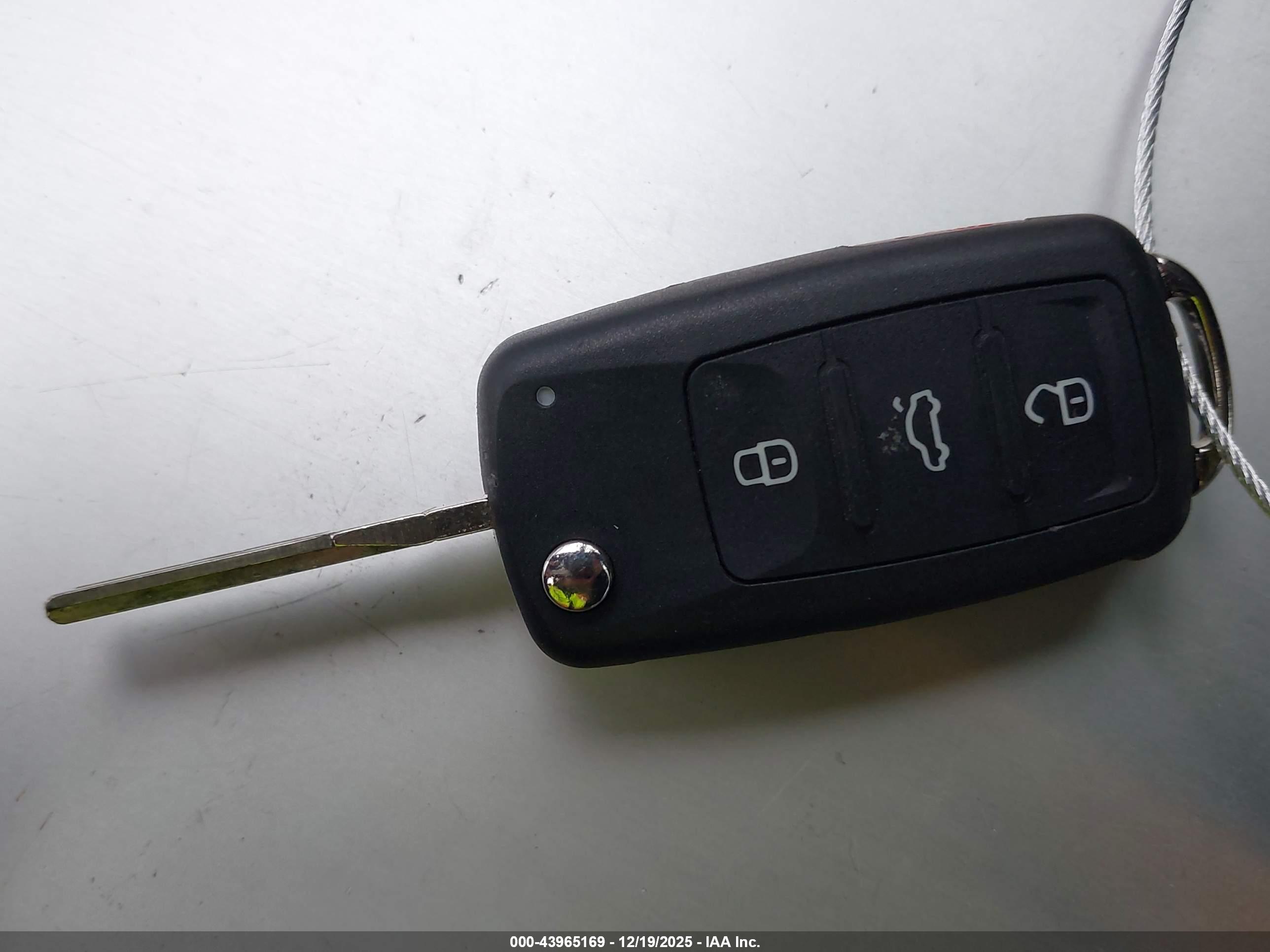 VOLKSWAGEN JETTA image 11