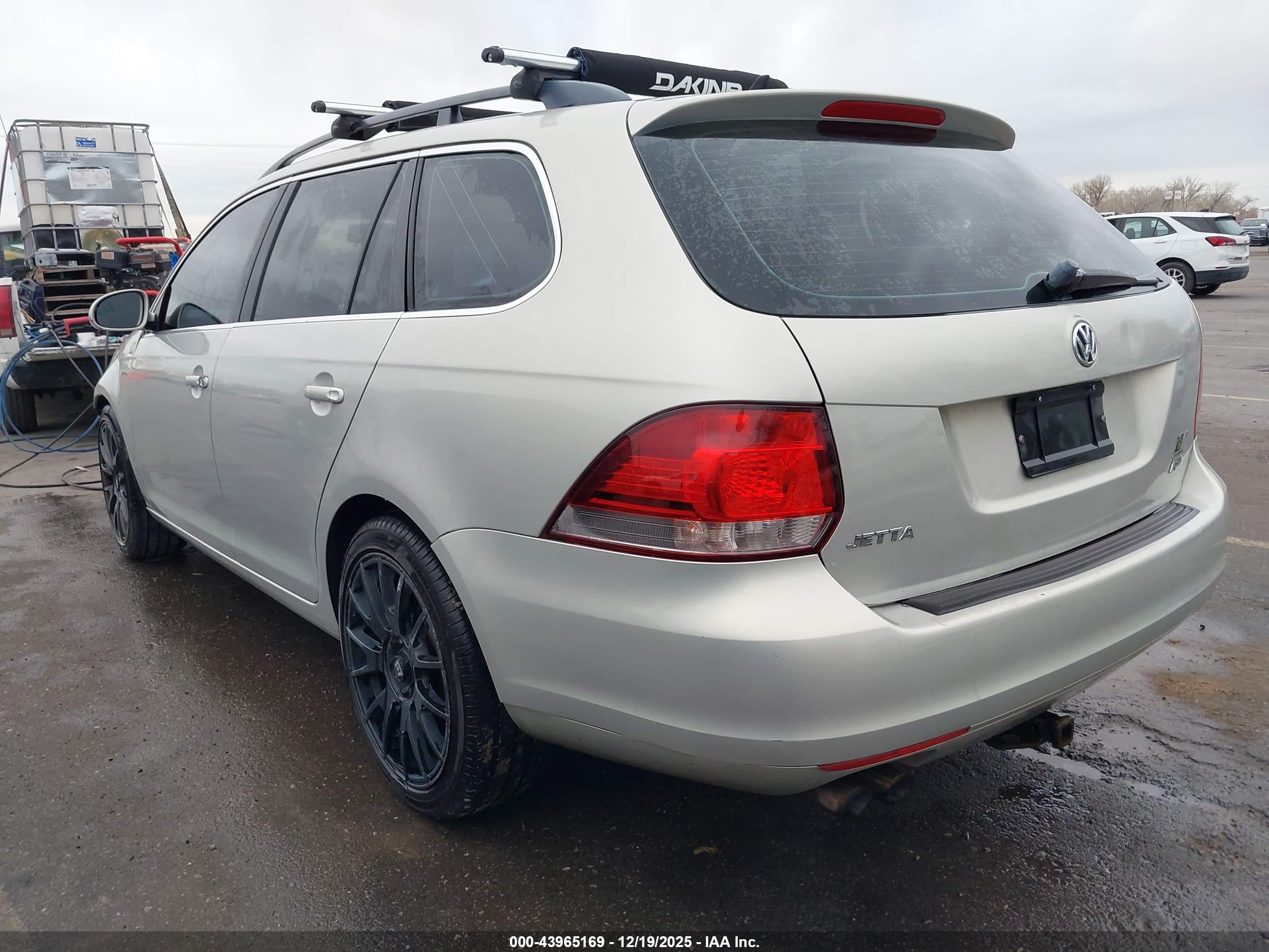 VOLKSWAGEN JETTA image 3