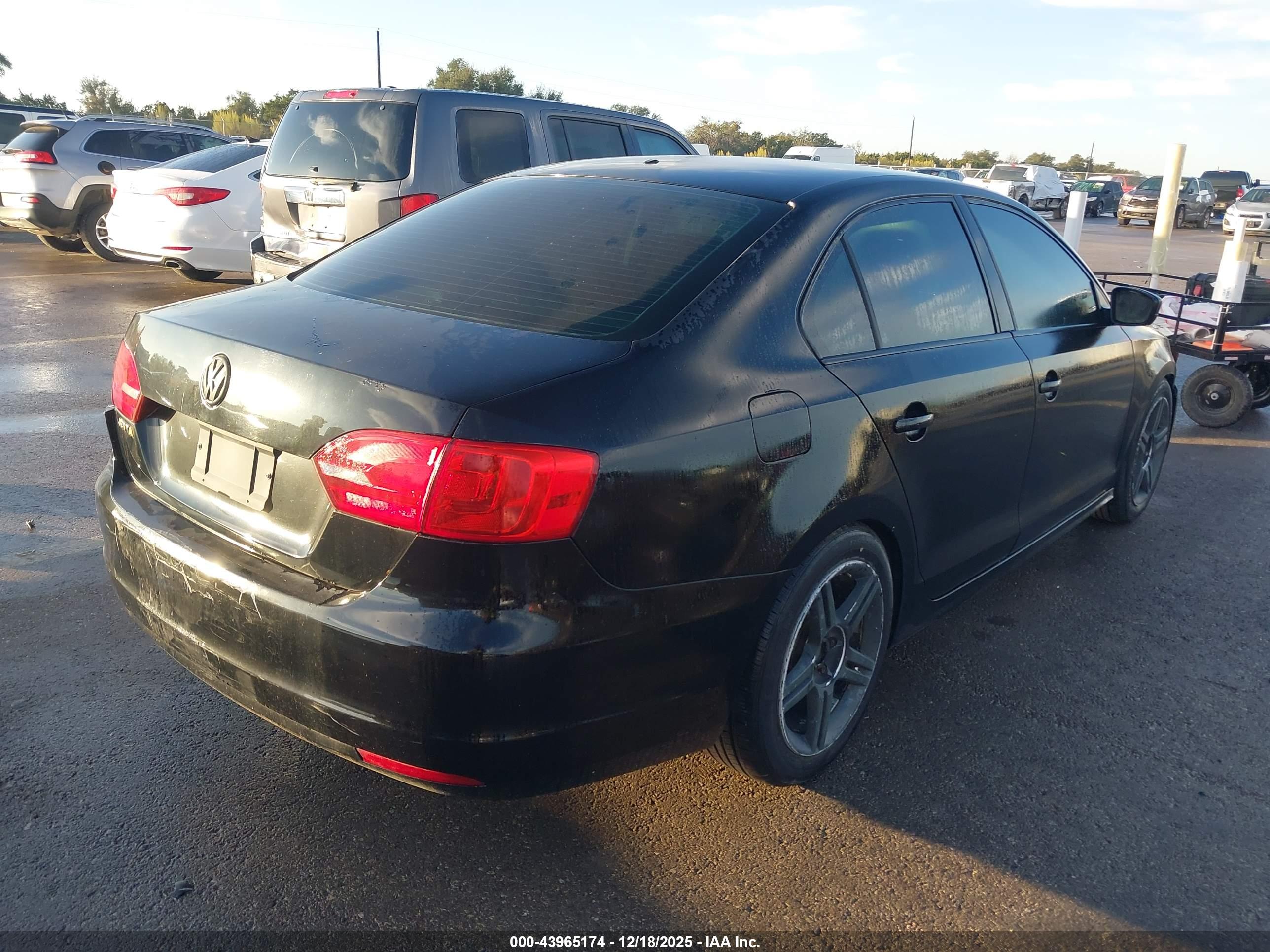 VOLKSWAGEN JETTA image 4