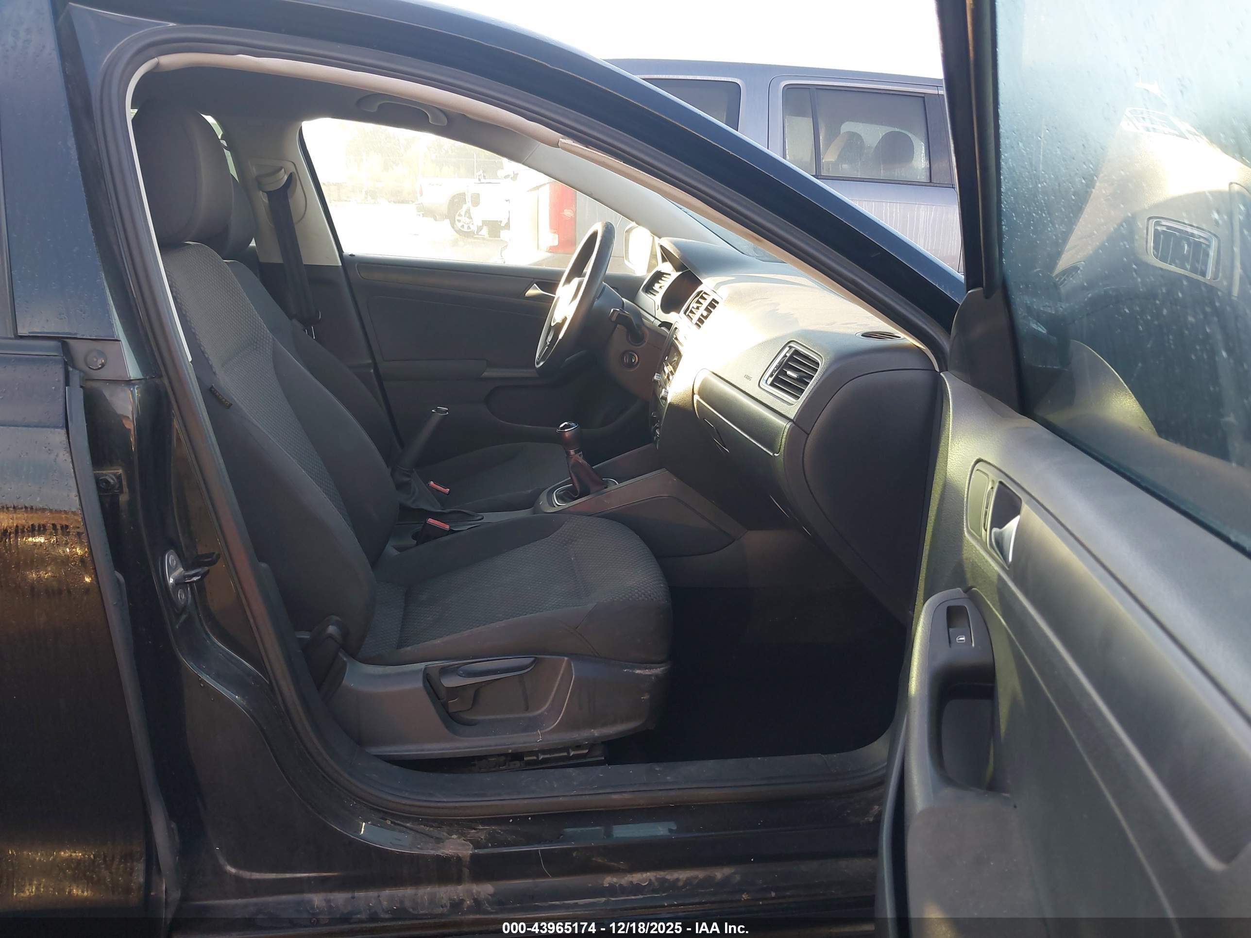 VOLKSWAGEN JETTA image 5