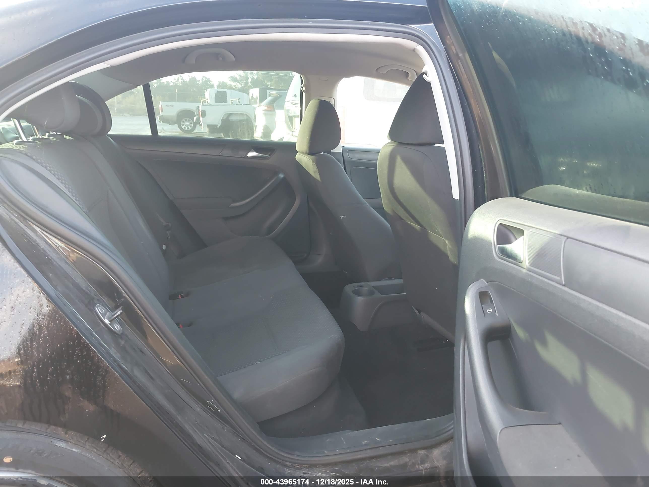VOLKSWAGEN JETTA image 8
