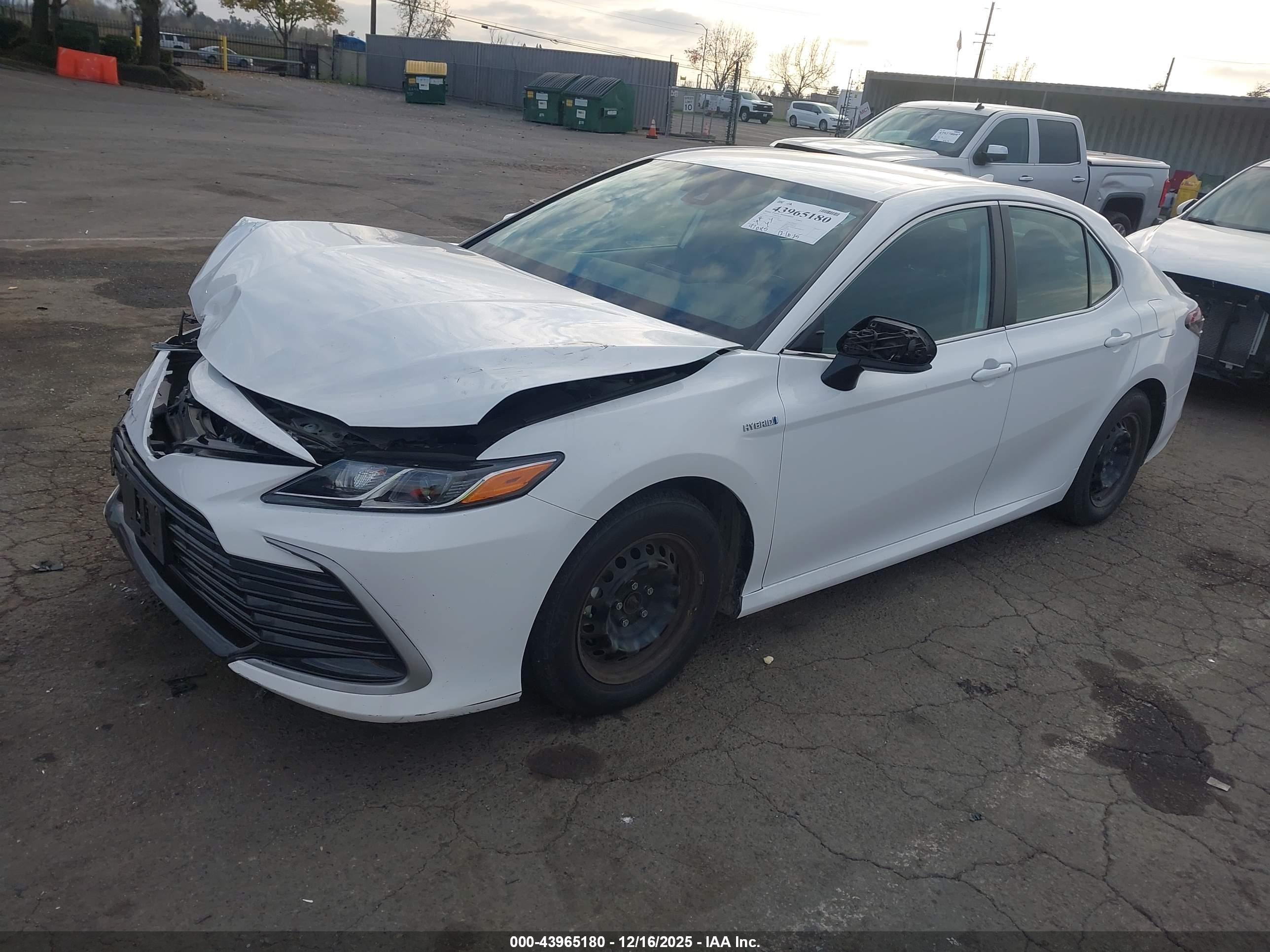 TOYOTA CAMRY image 2