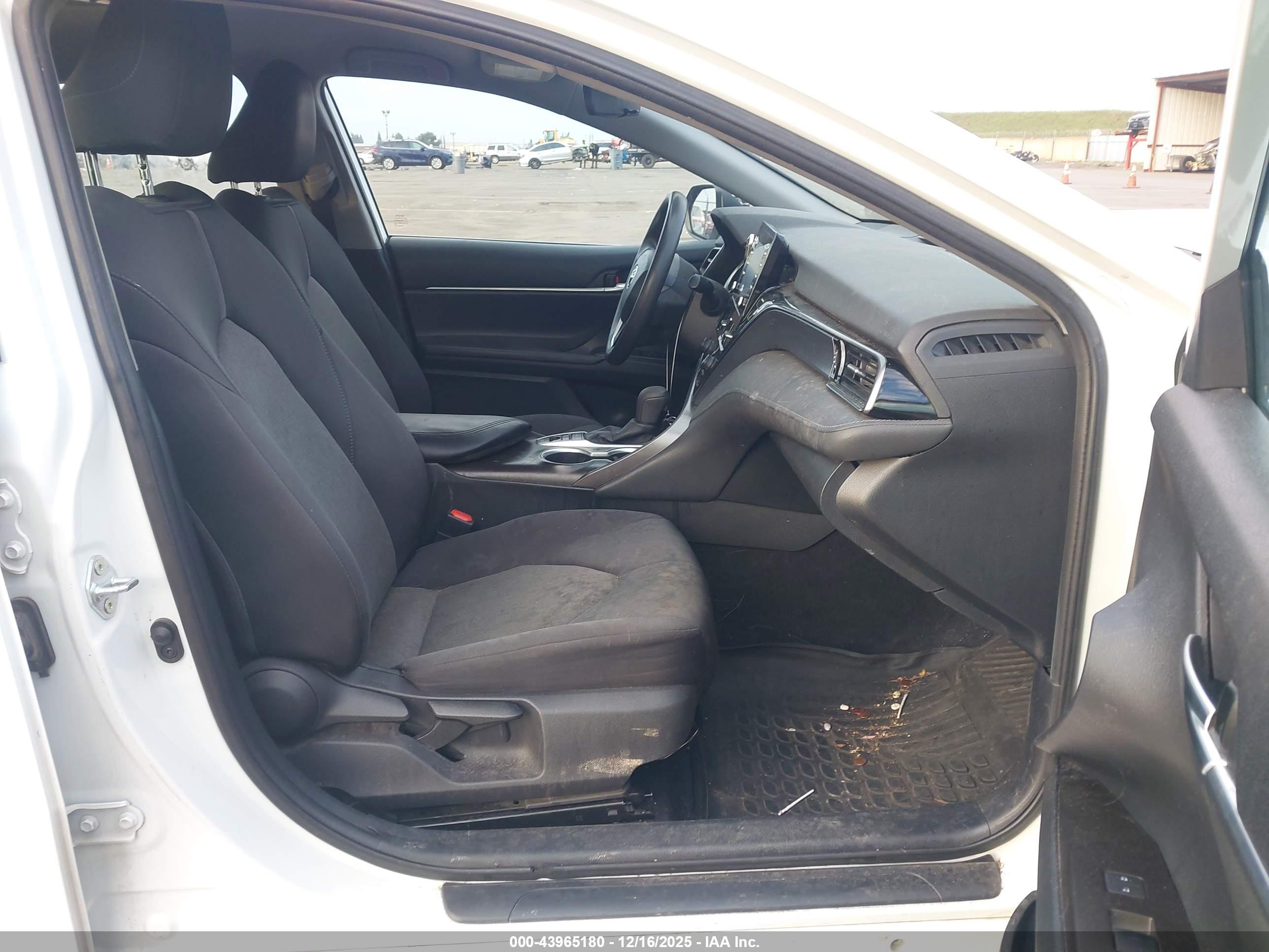 TOYOTA CAMRY image 5