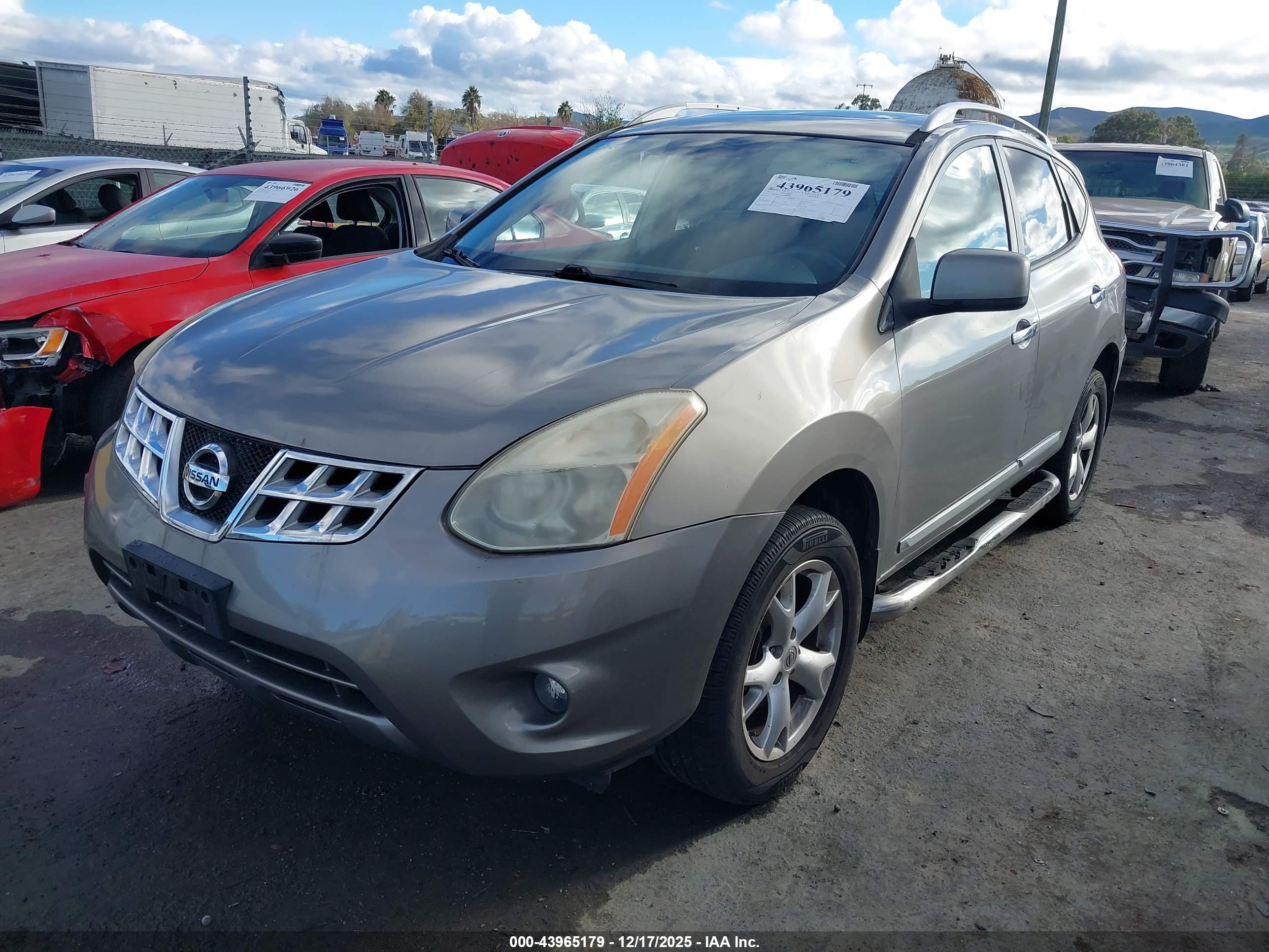 NISSAN ROGUE image 2