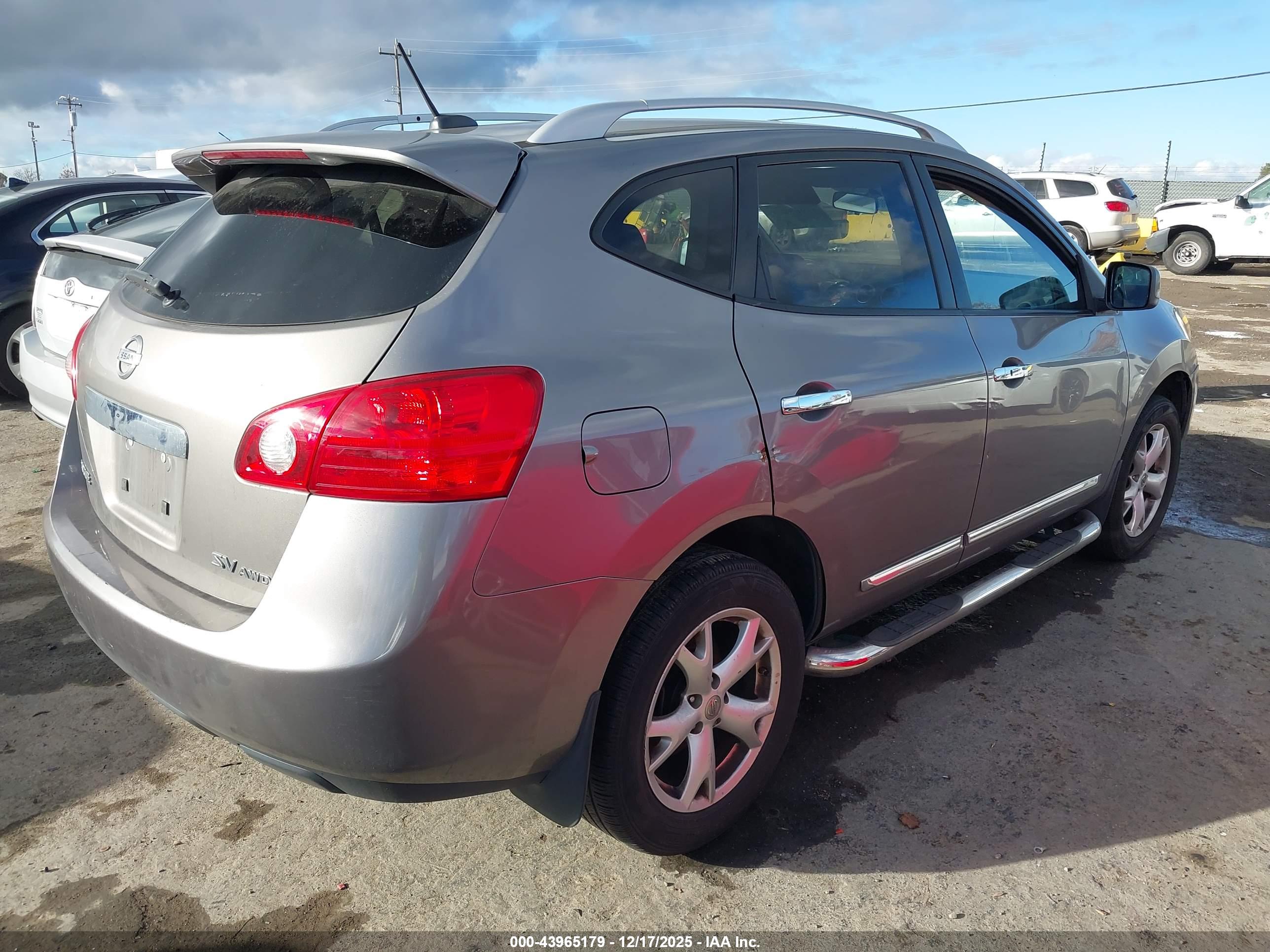 NISSAN ROGUE image 4