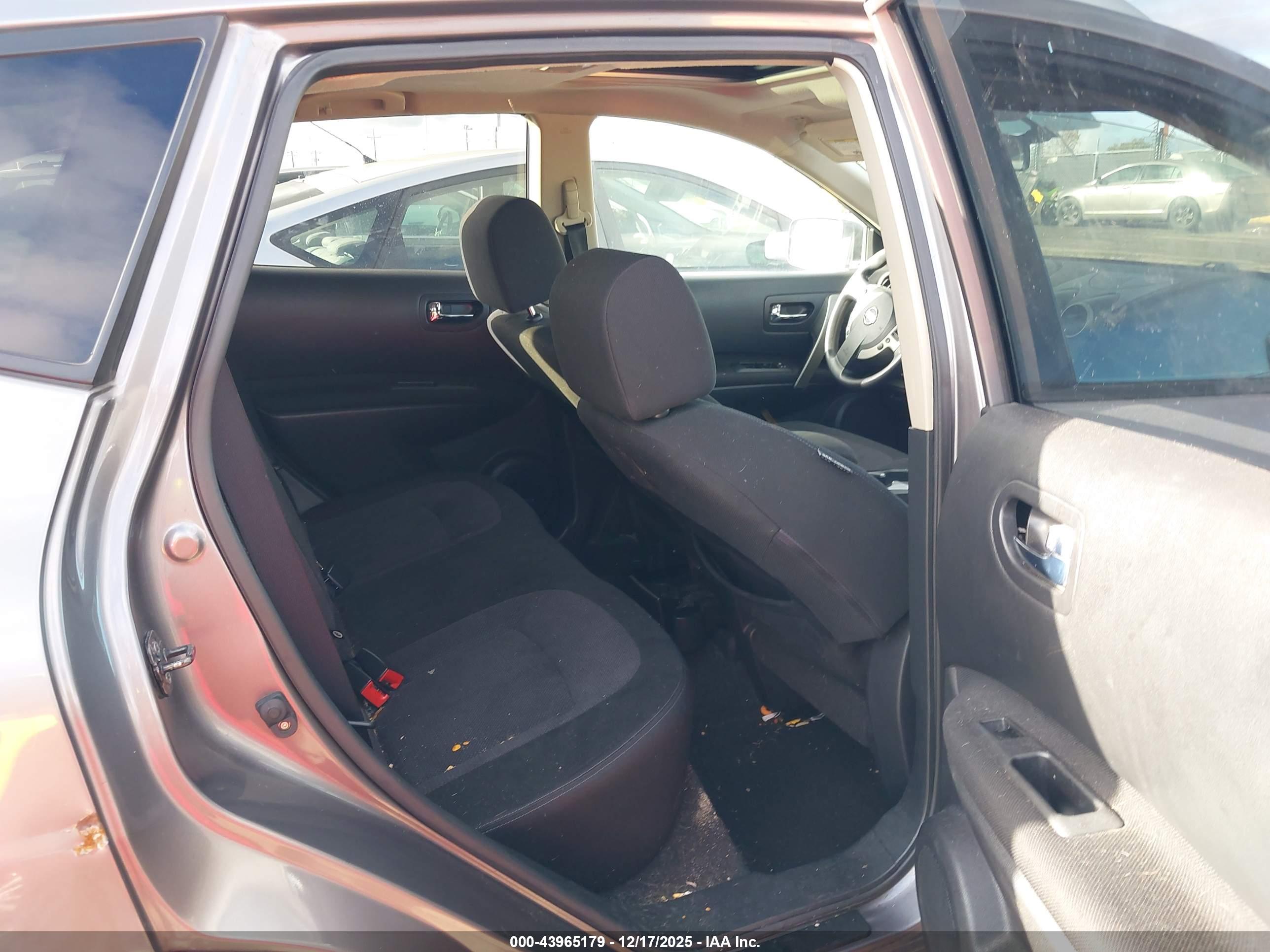 NISSAN ROGUE image 8