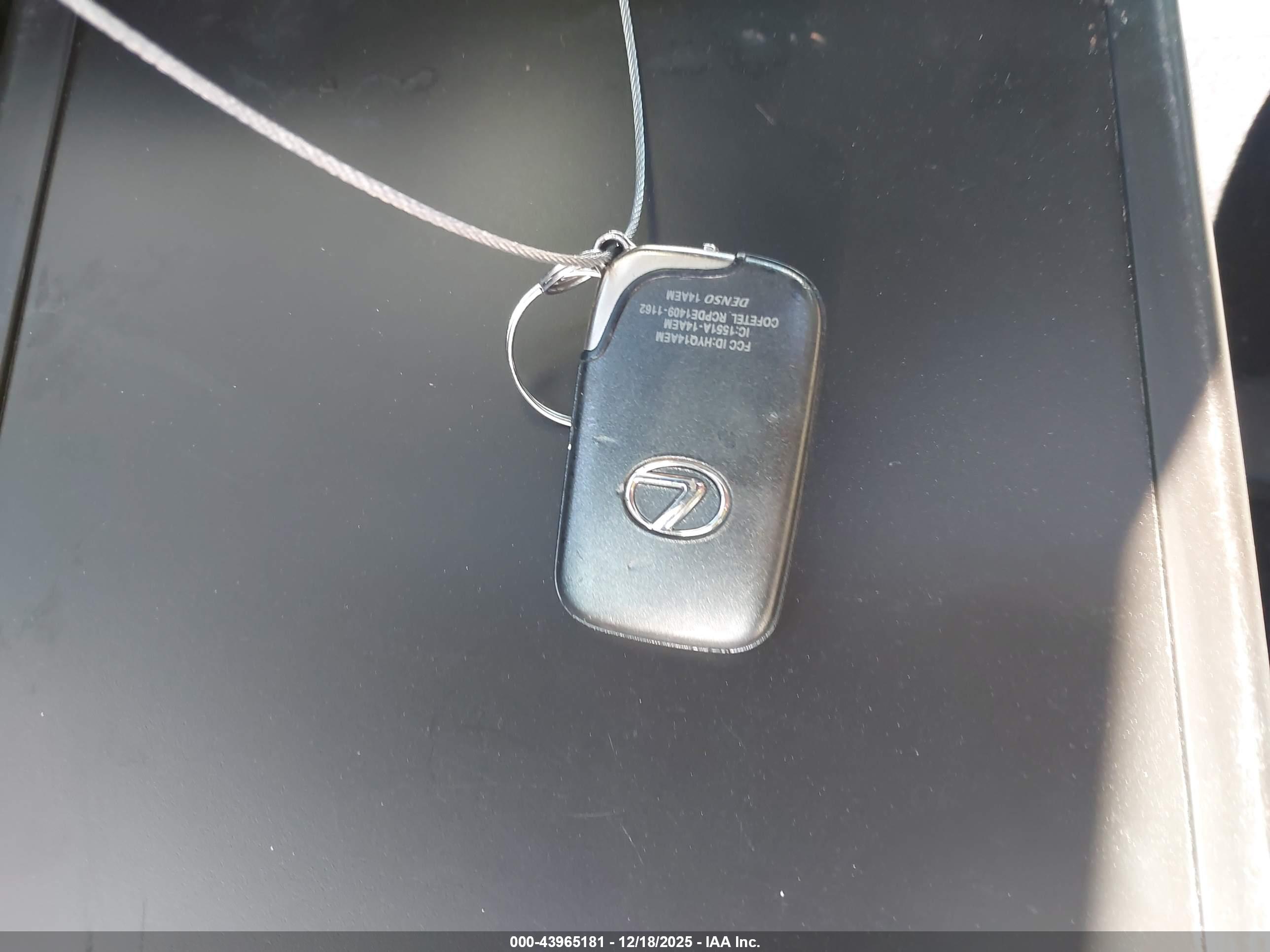 LEXUS ES image 11