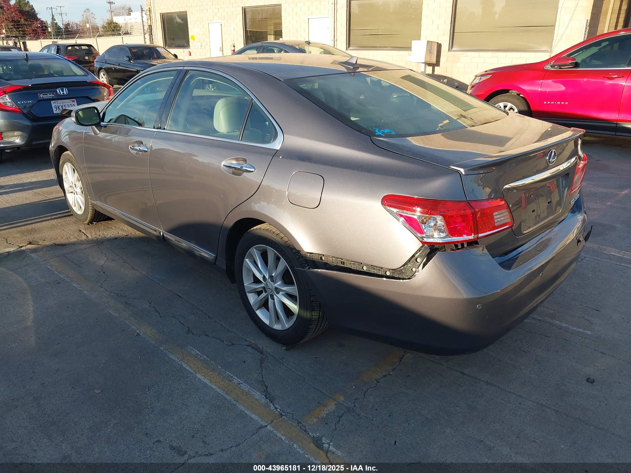 LEXUS ES image 3