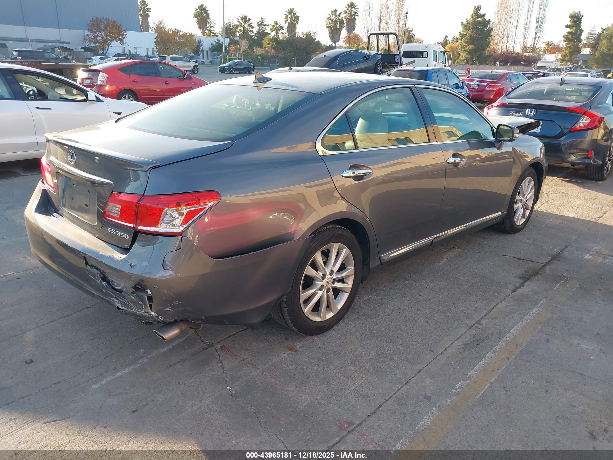 LEXUS ES image 4