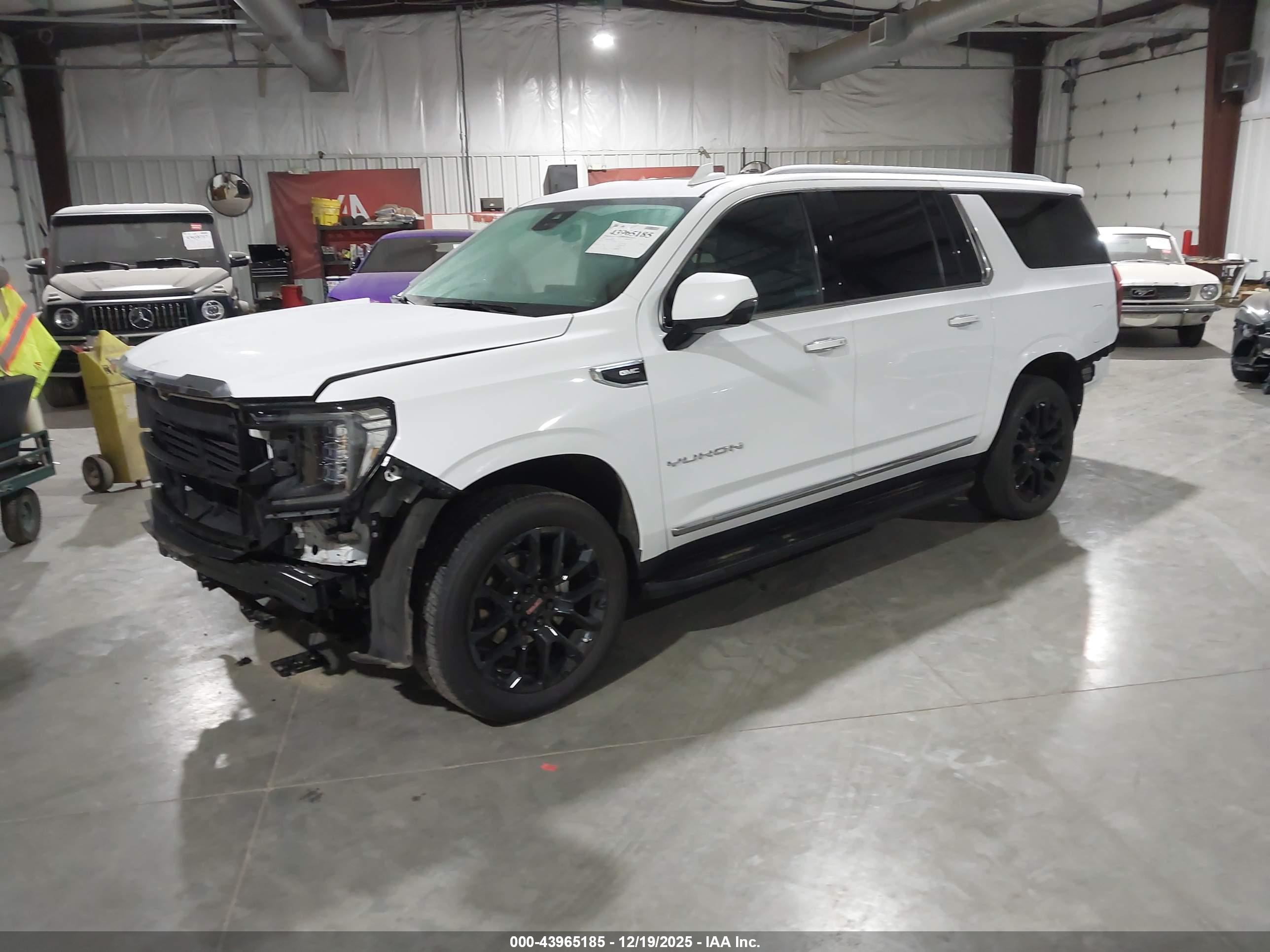 GMC YUKON image 2