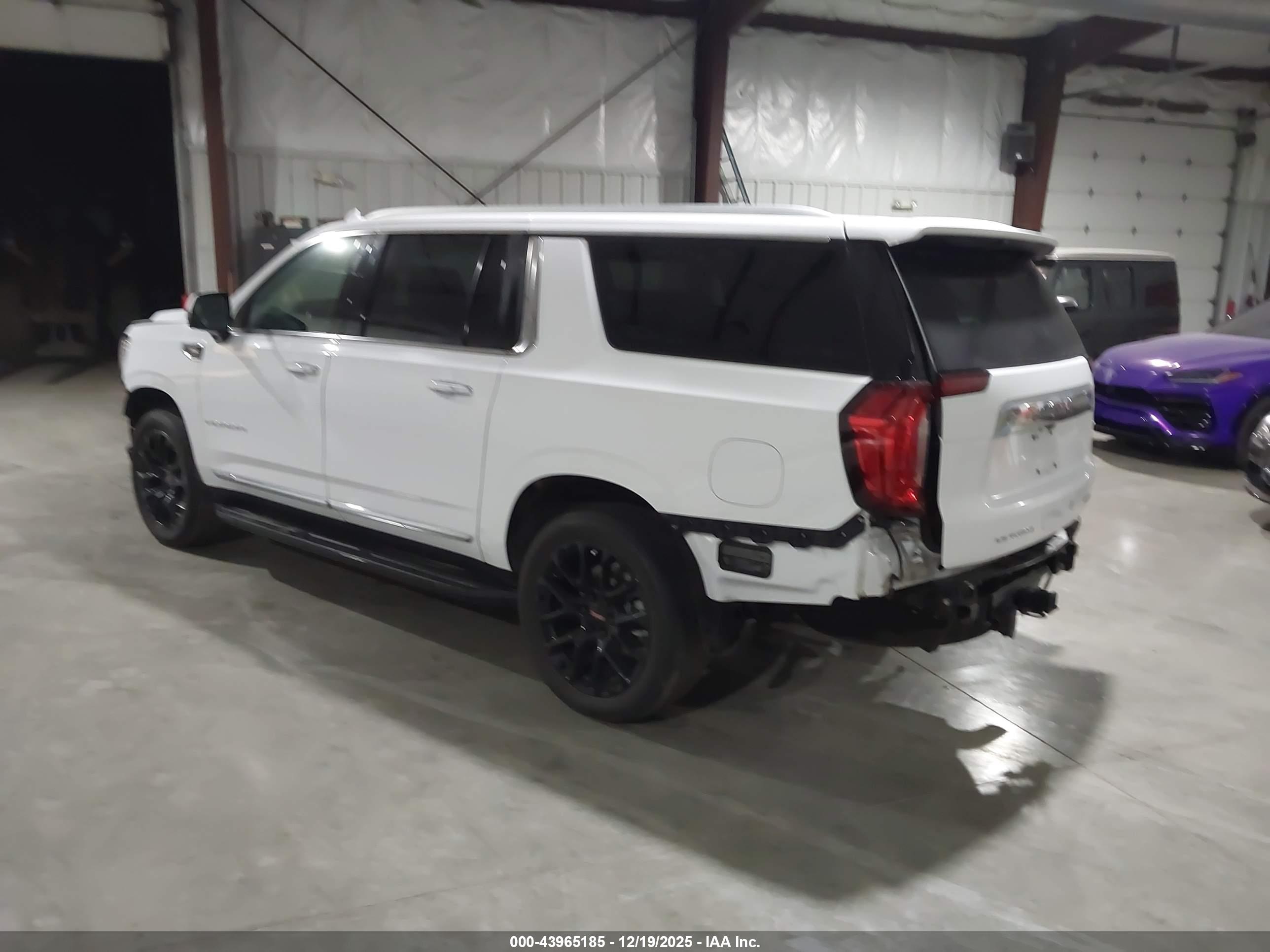 GMC YUKON image 3