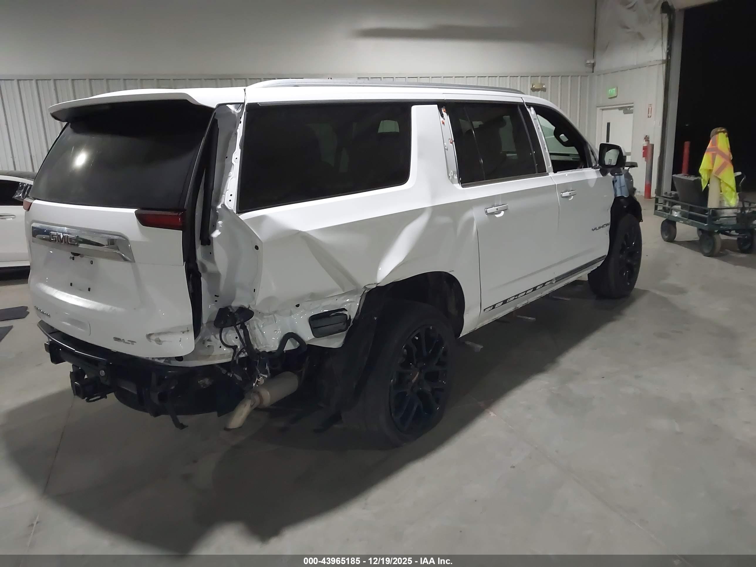 GMC YUKON image 4