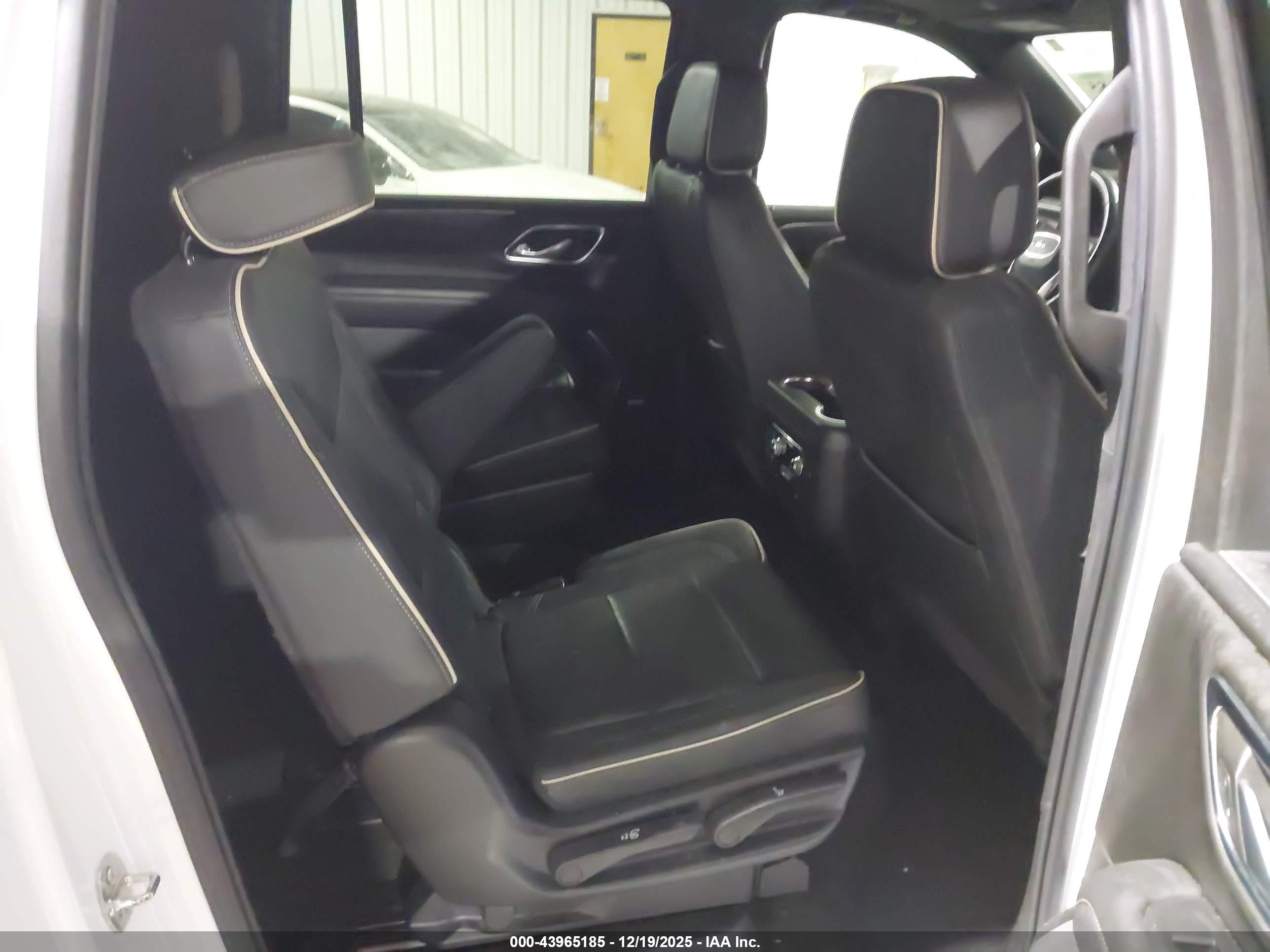 GMC YUKON image 8