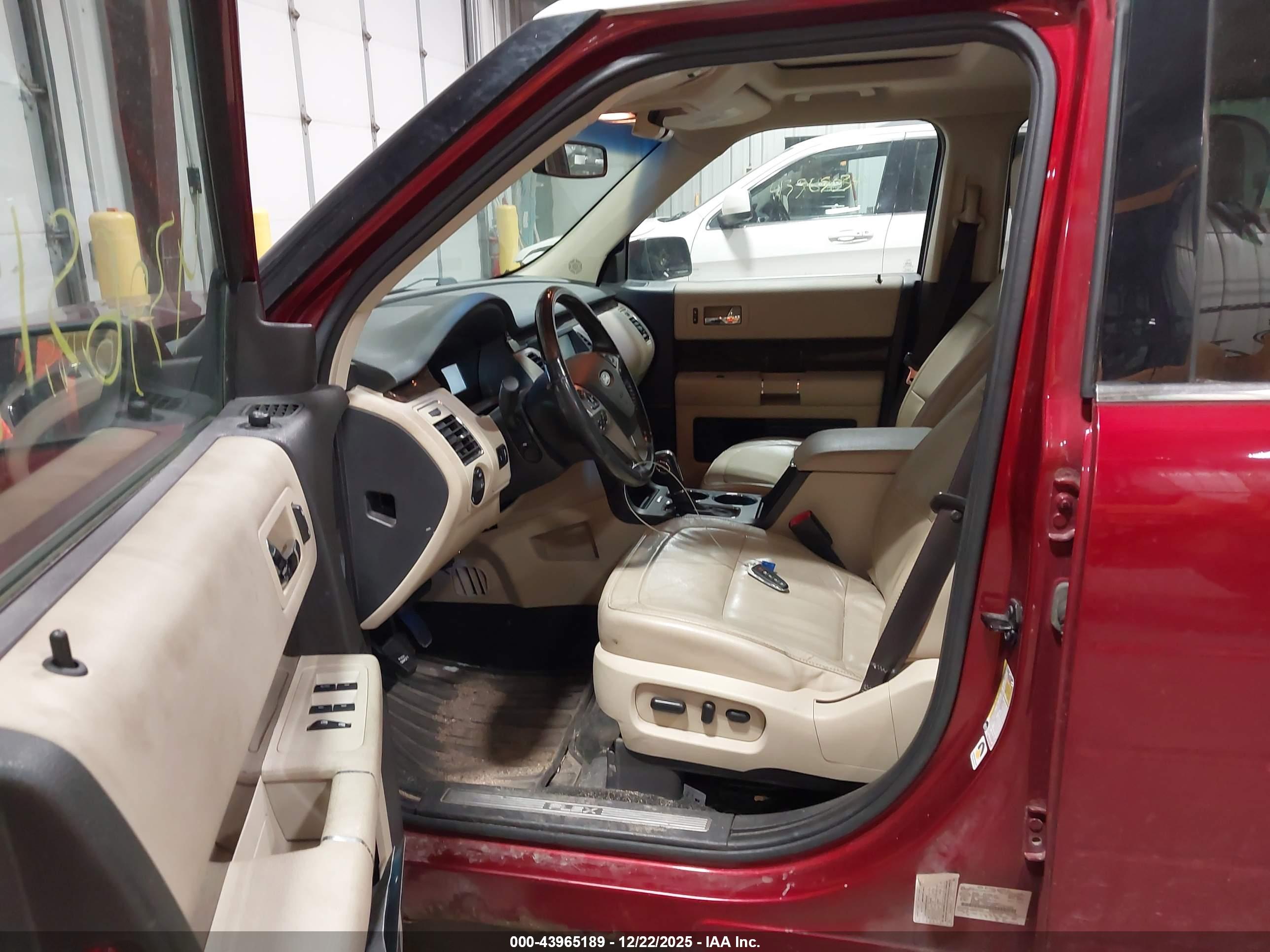 FORD FLEX image 5