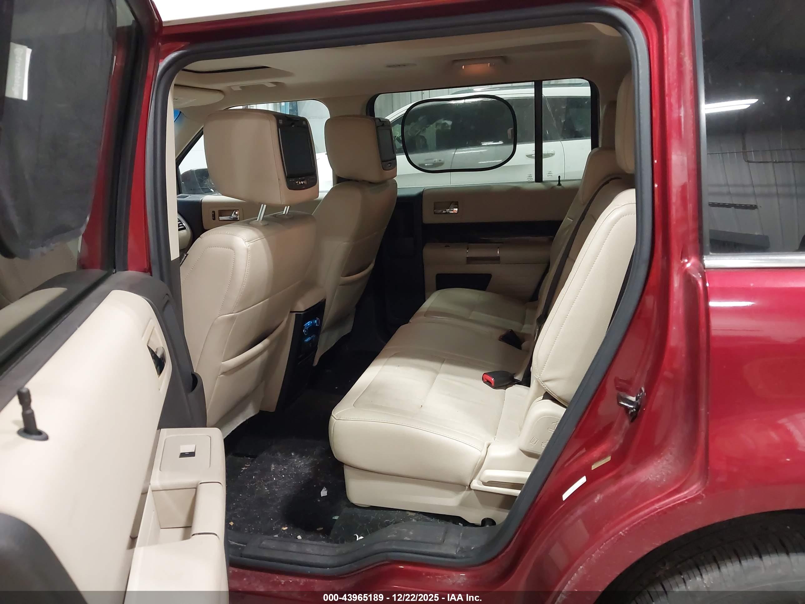 FORD FLEX image 8