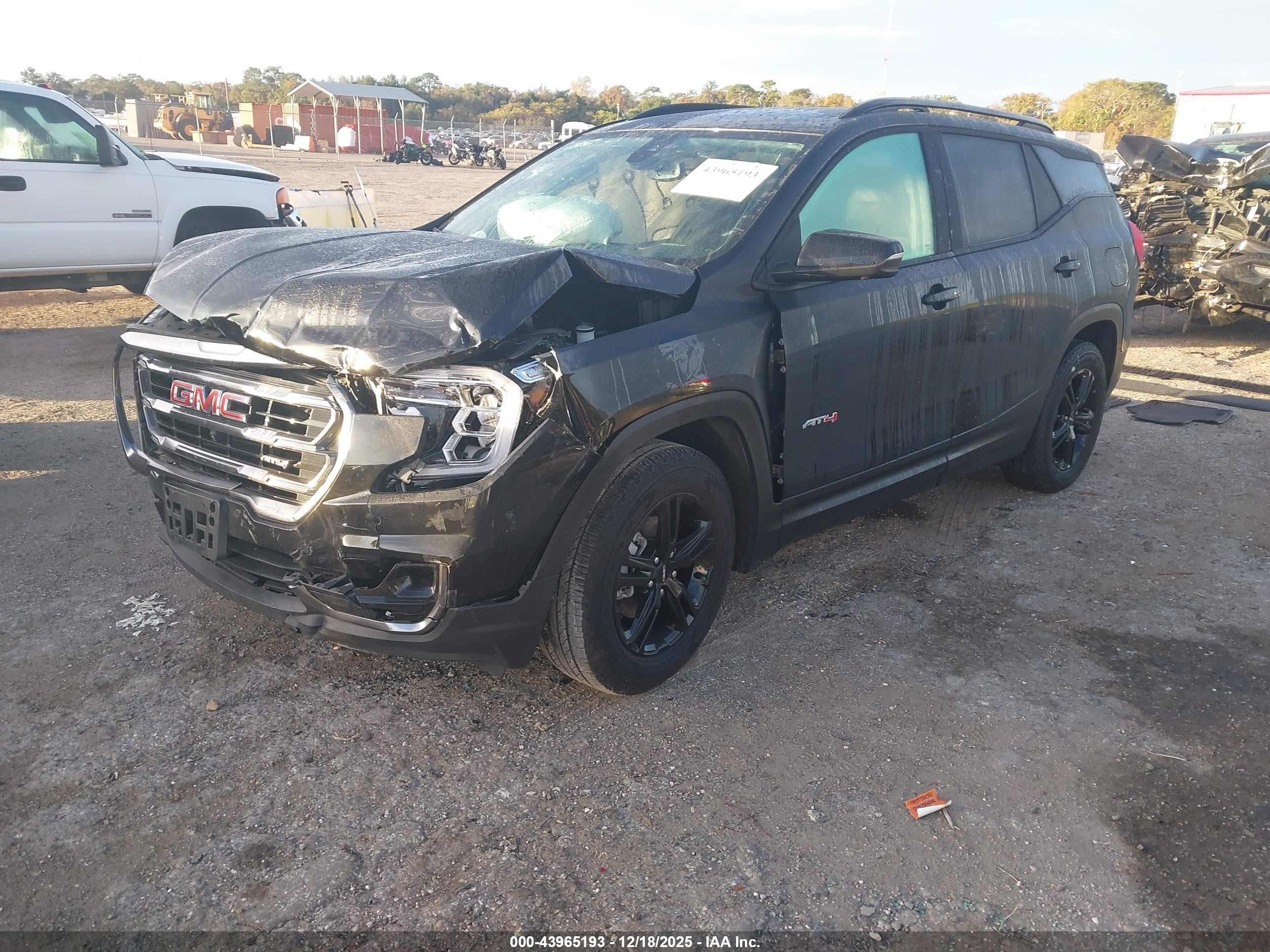GMC TERRAIN image 2