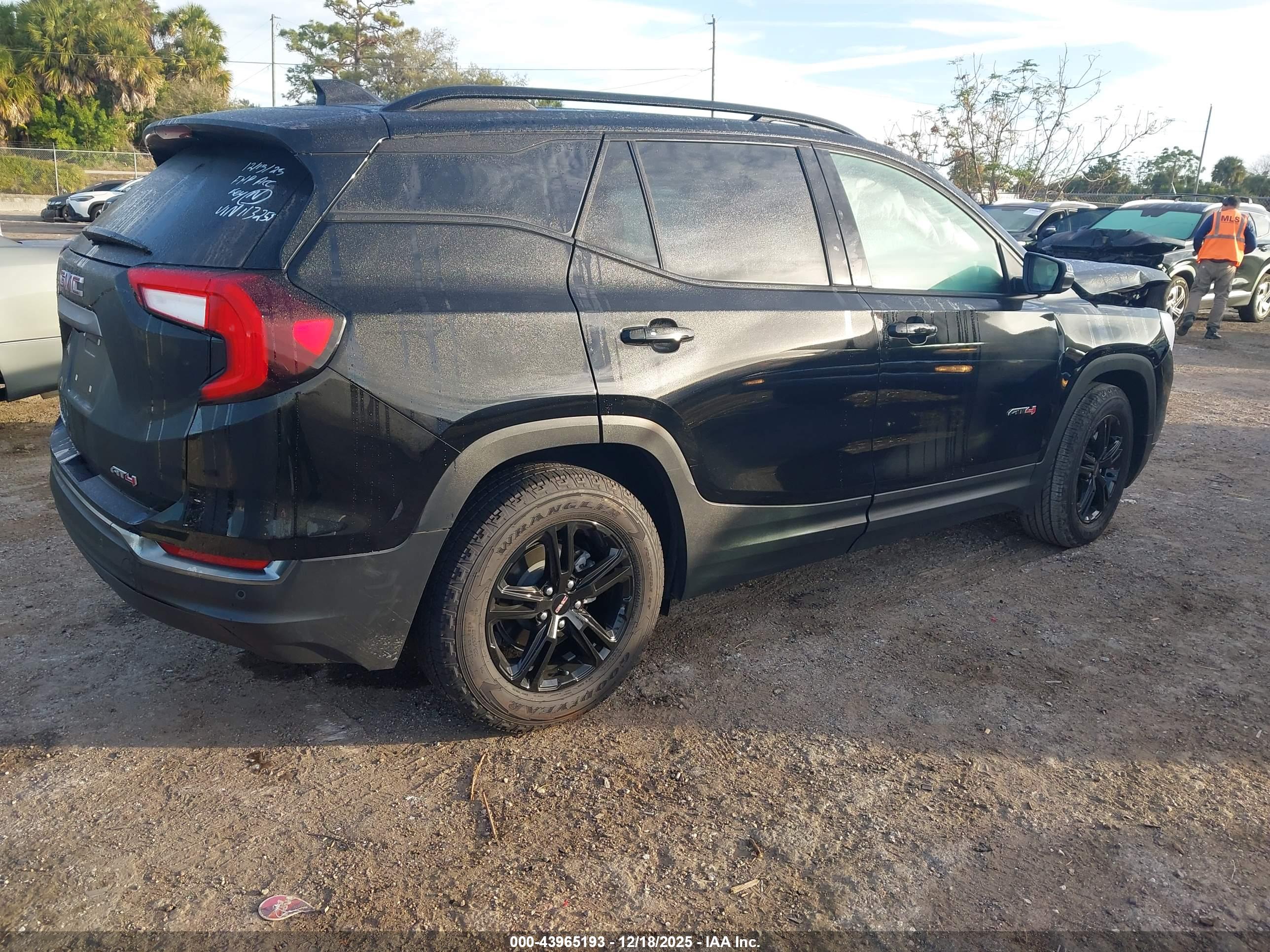 GMC TERRAIN image 4