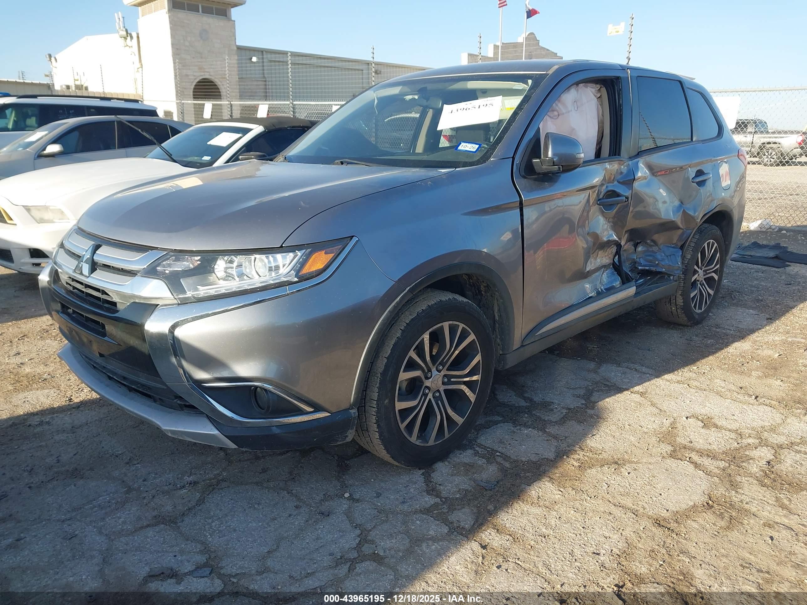 MITSUBISHI OUTLANDER image 2