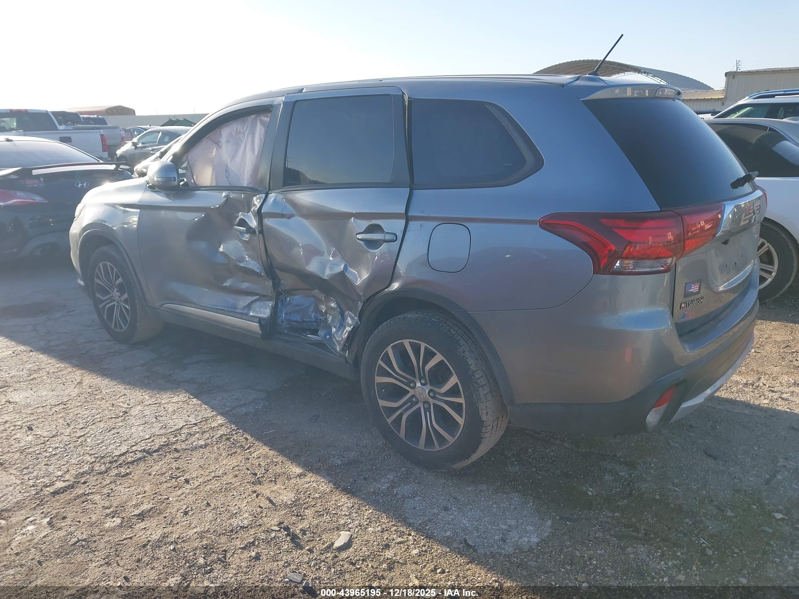 MITSUBISHI OUTLANDER image 3