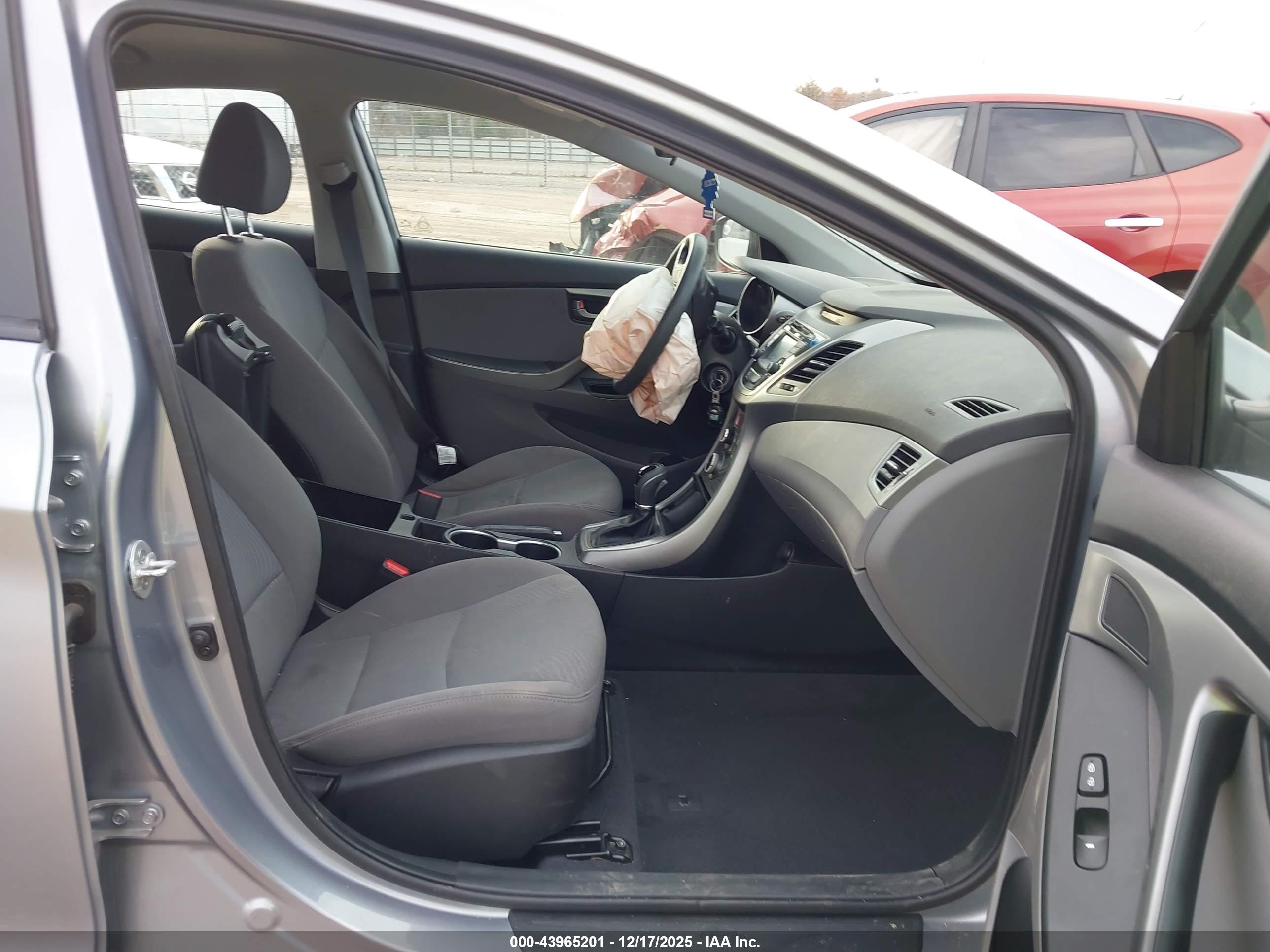 HYUNDAI ELANTRA image 5