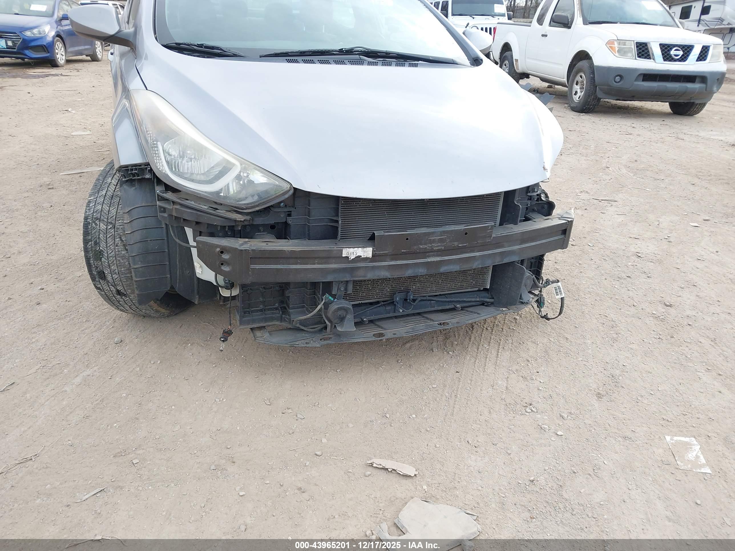 HYUNDAI ELANTRA image 6