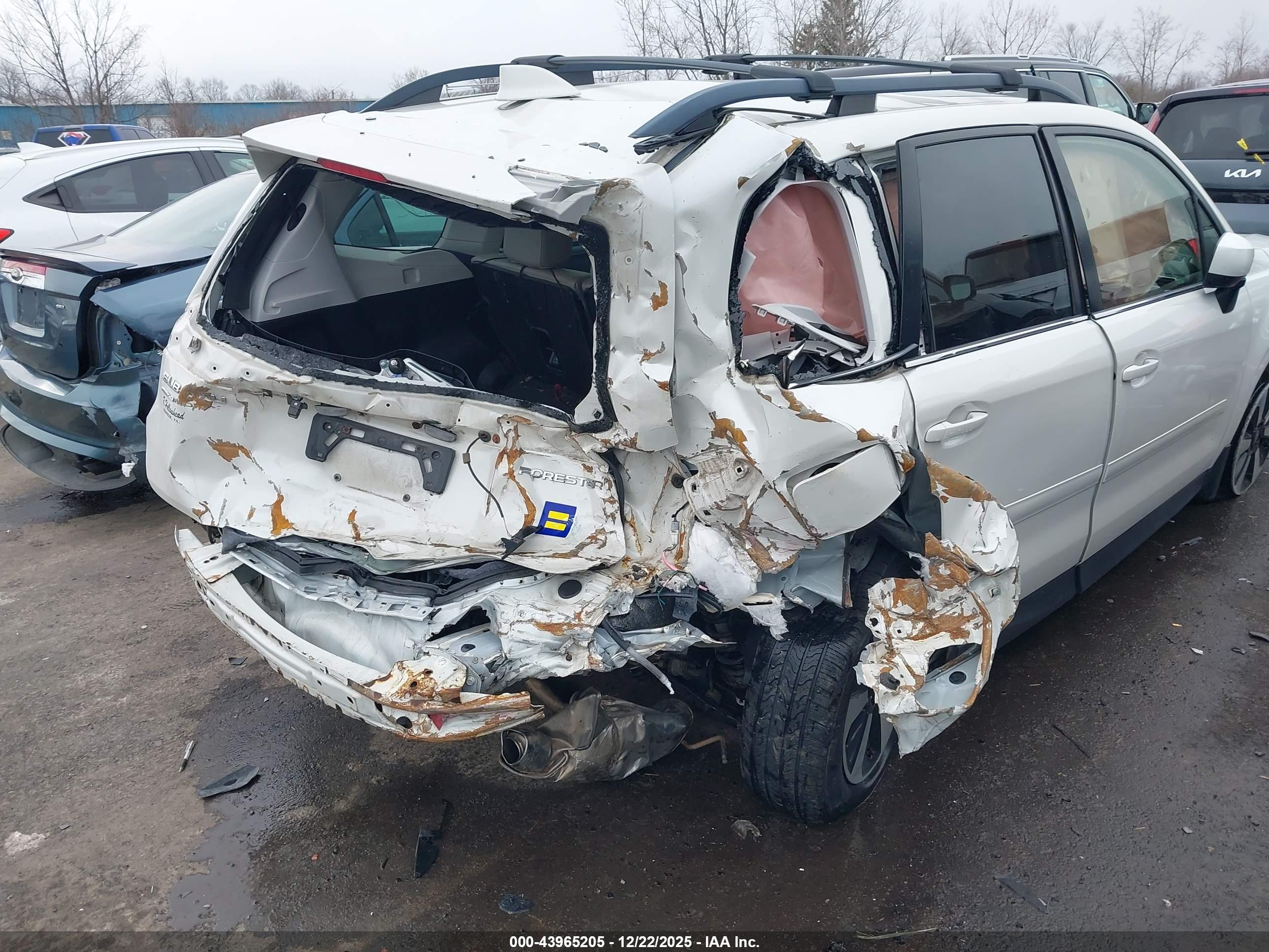 SUBARU FORESTER image 6