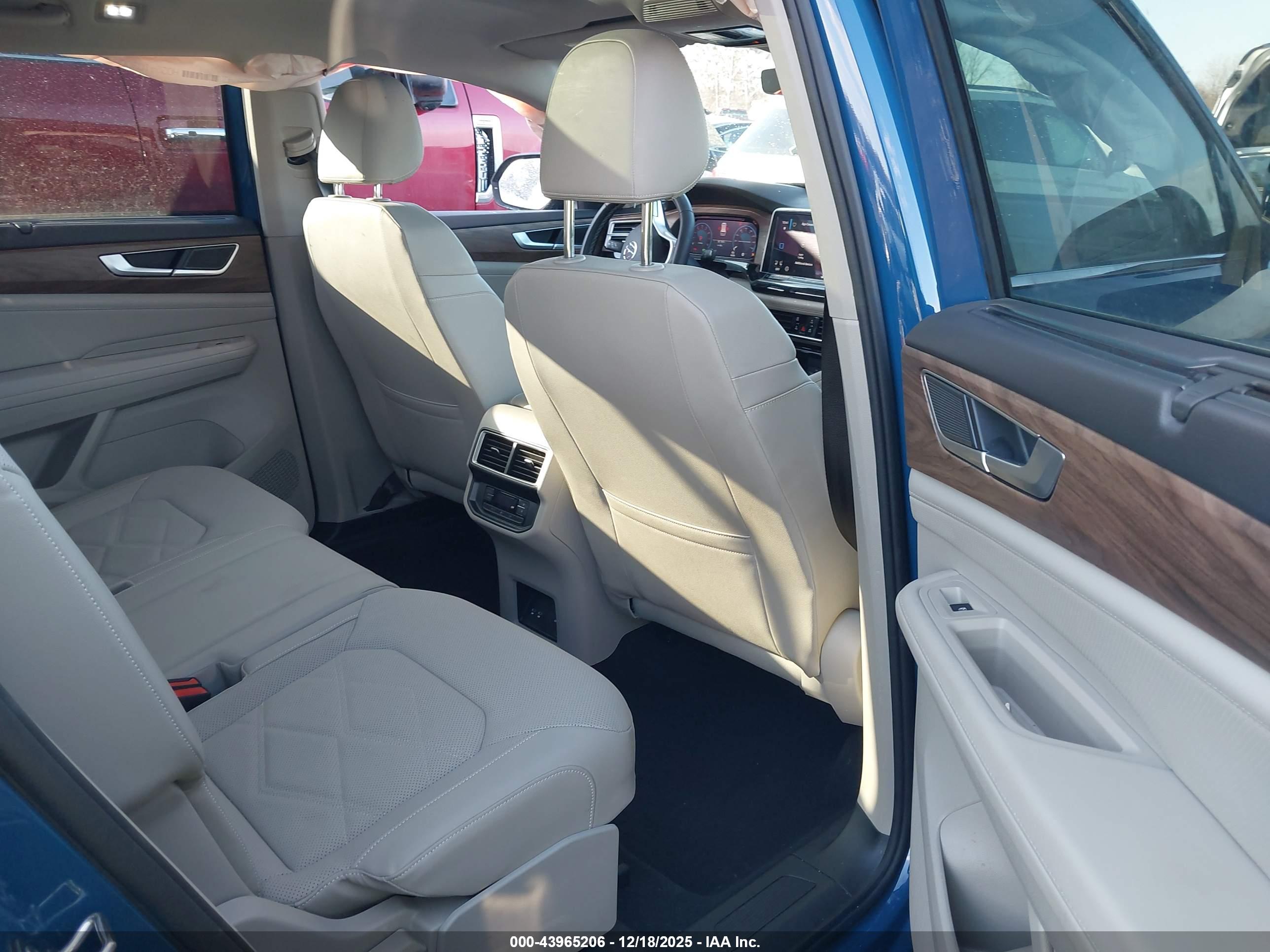 VOLKSWAGEN ATLAS image 8