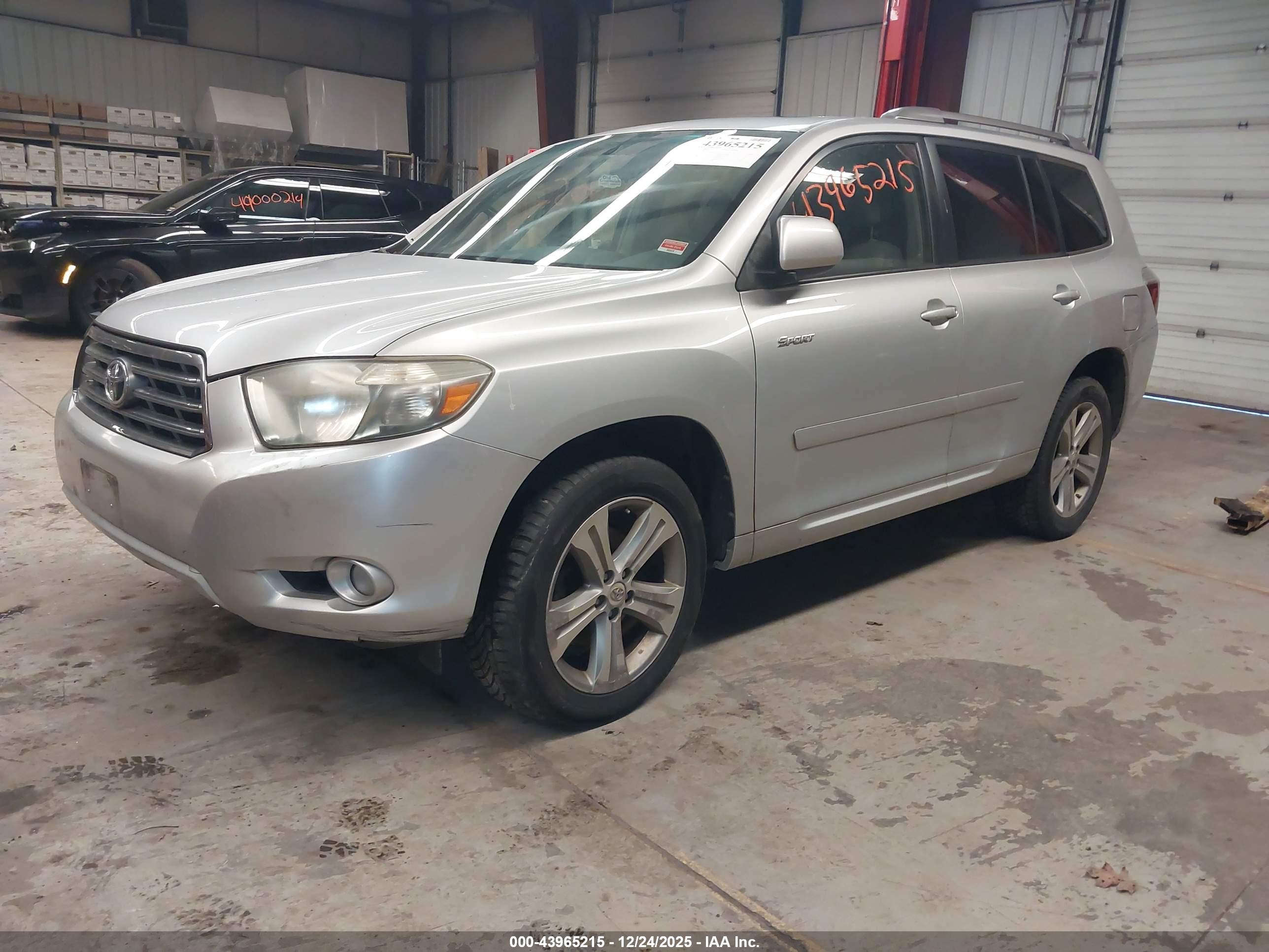 TOYOTA HIGHLANDER image 2