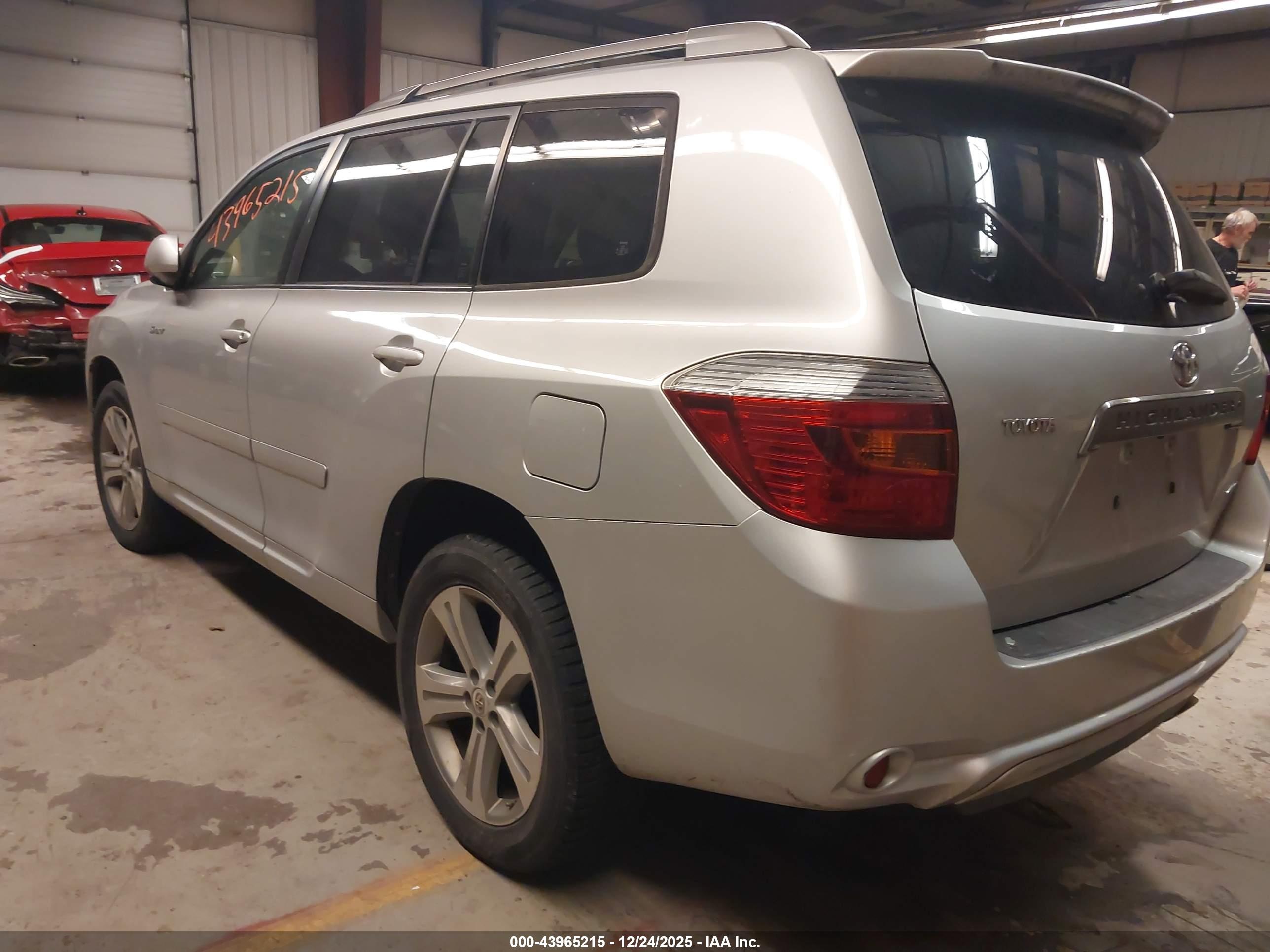 TOYOTA HIGHLANDER image 3