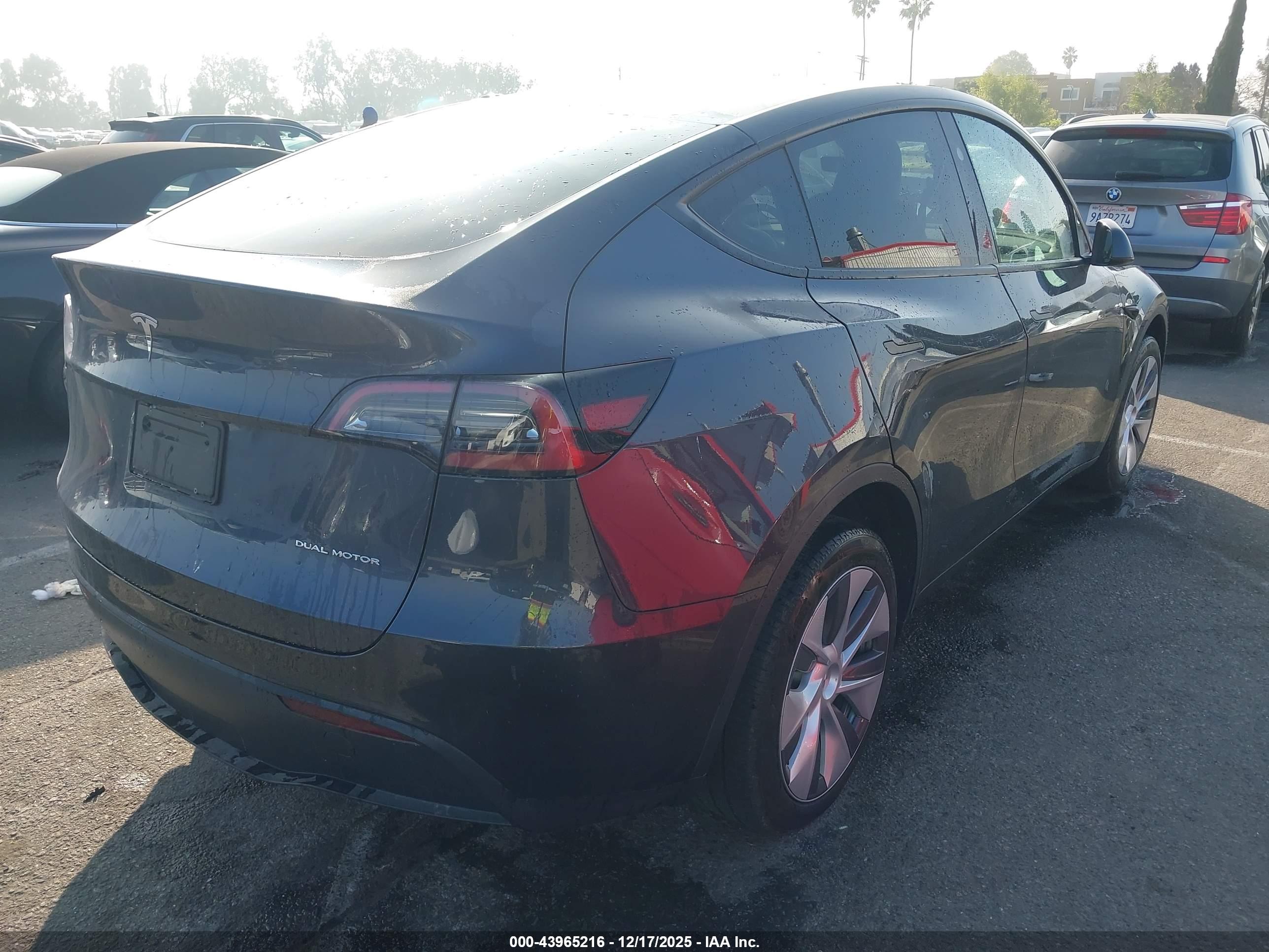TESLA MODEL image 4