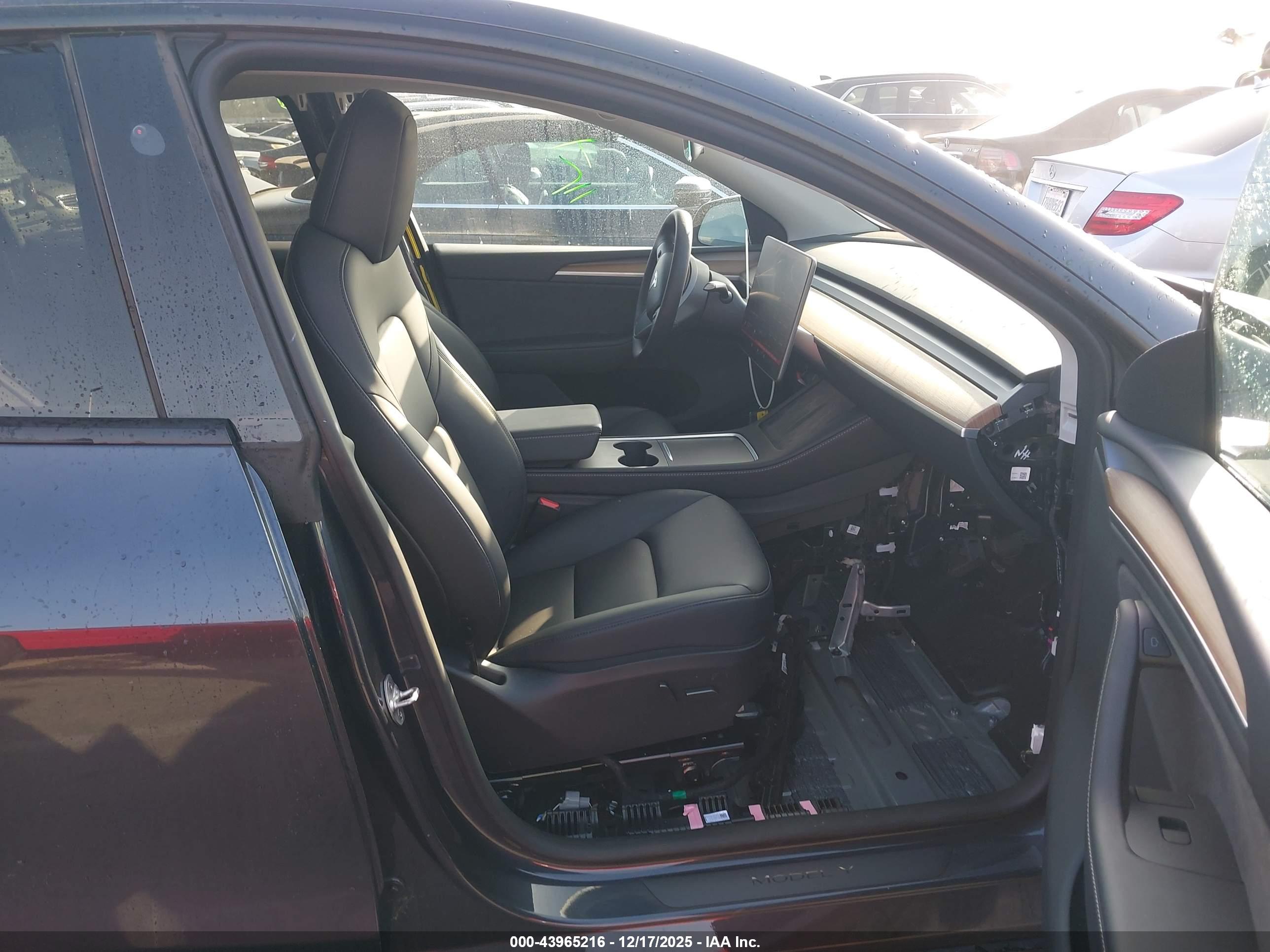 TESLA MODEL image 5