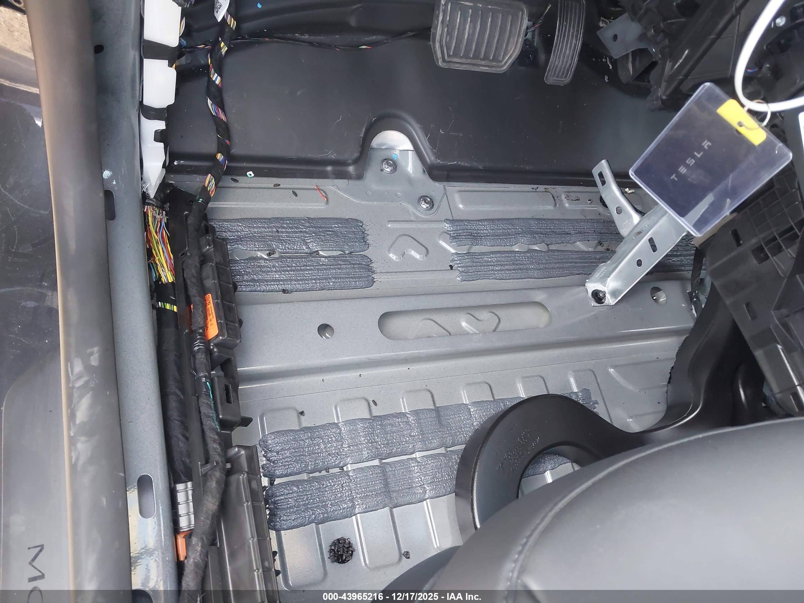 TESLA MODEL image 6