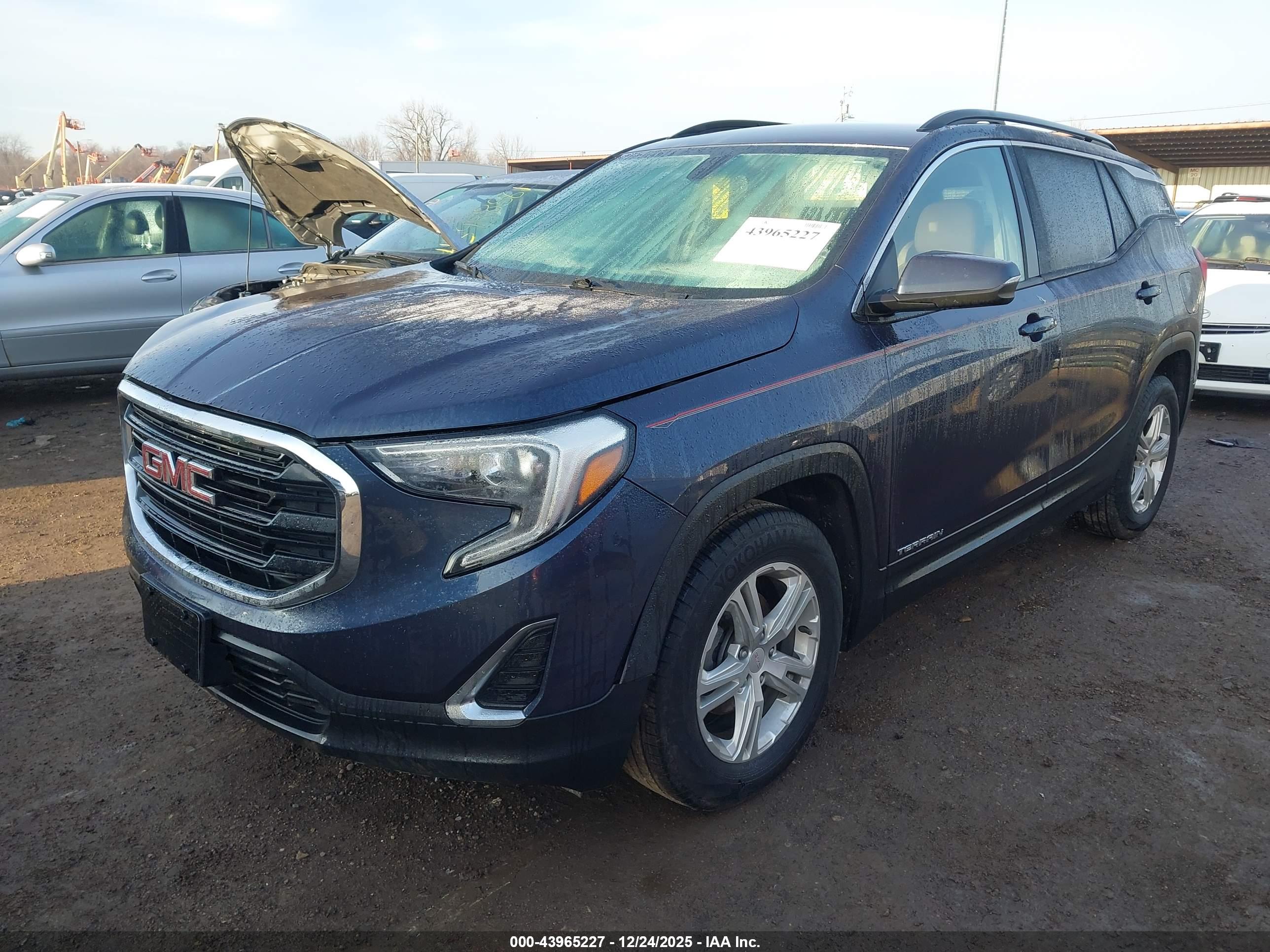 GMC TERRAIN image 2