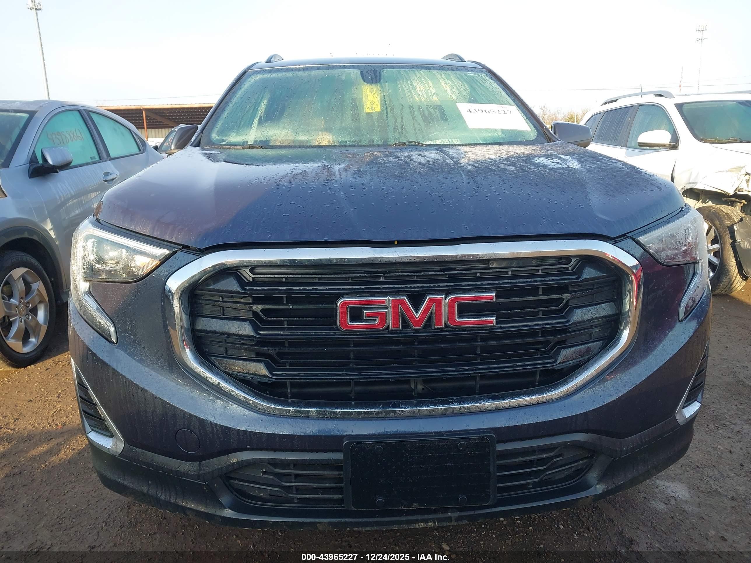 GMC TERRAIN image 6