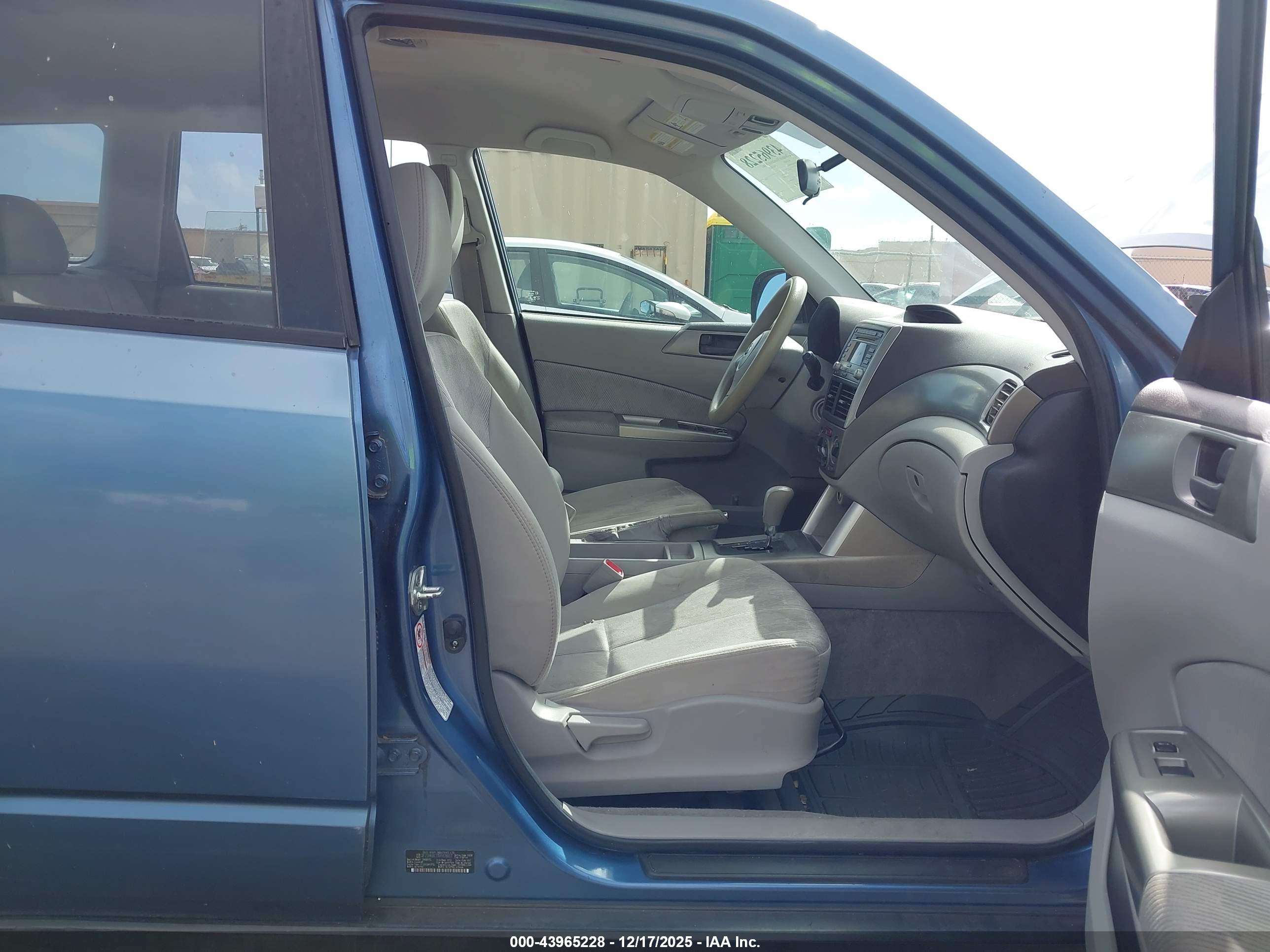 SUBARU FORESTER image 5