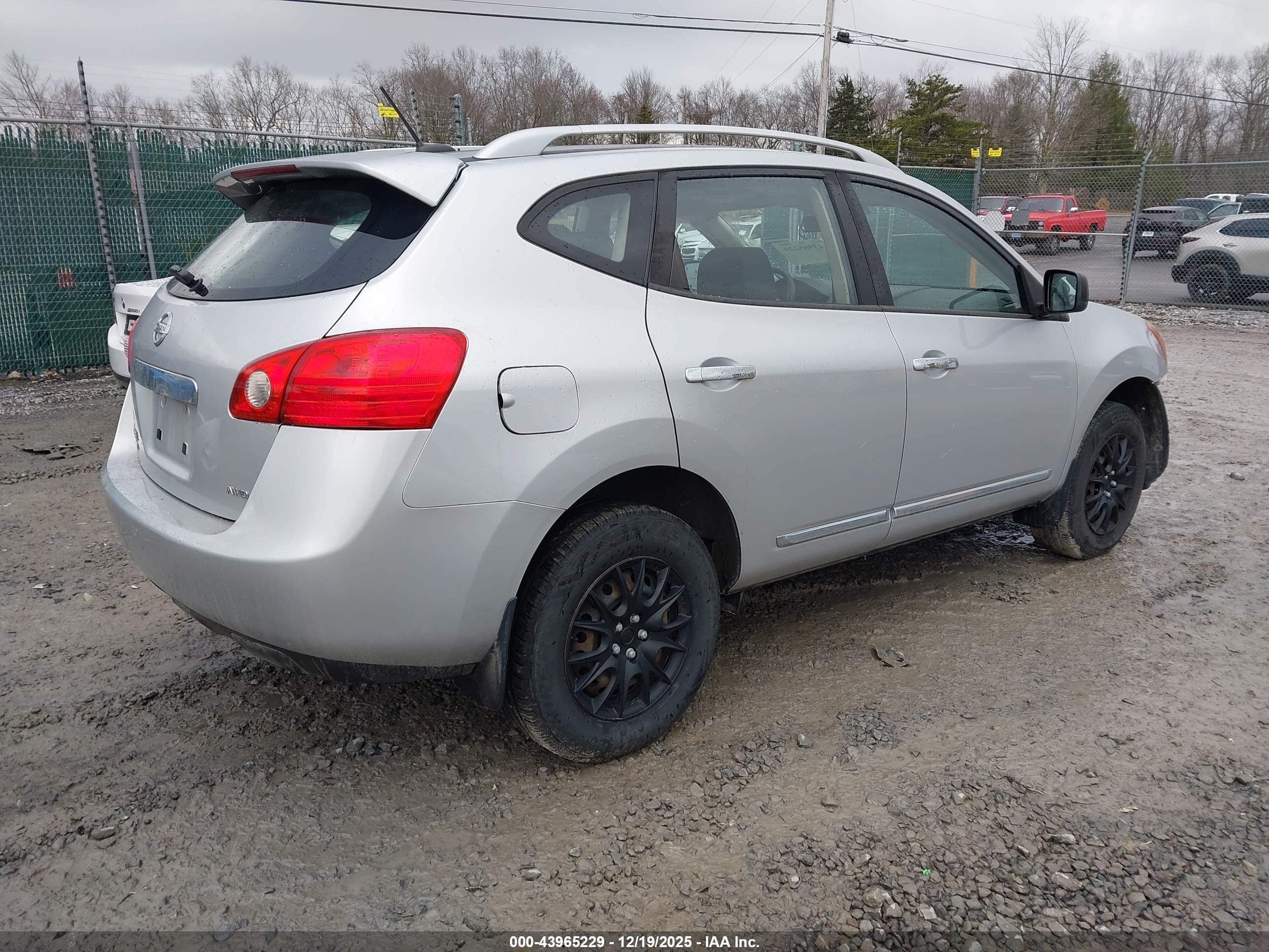 NISSAN ROGUE image 4