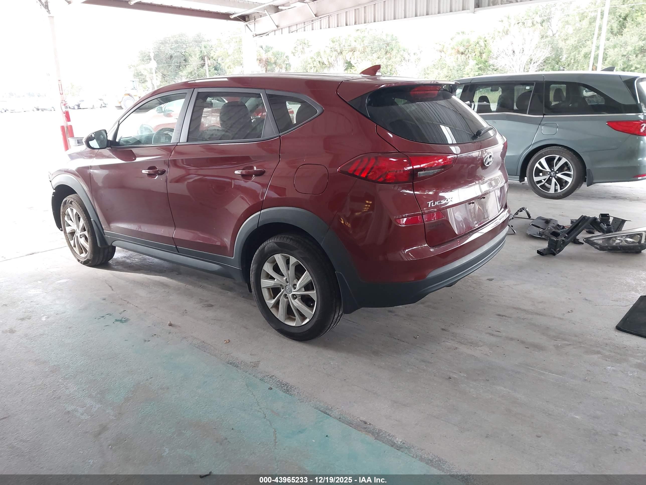 HYUNDAI TUCSON image 3