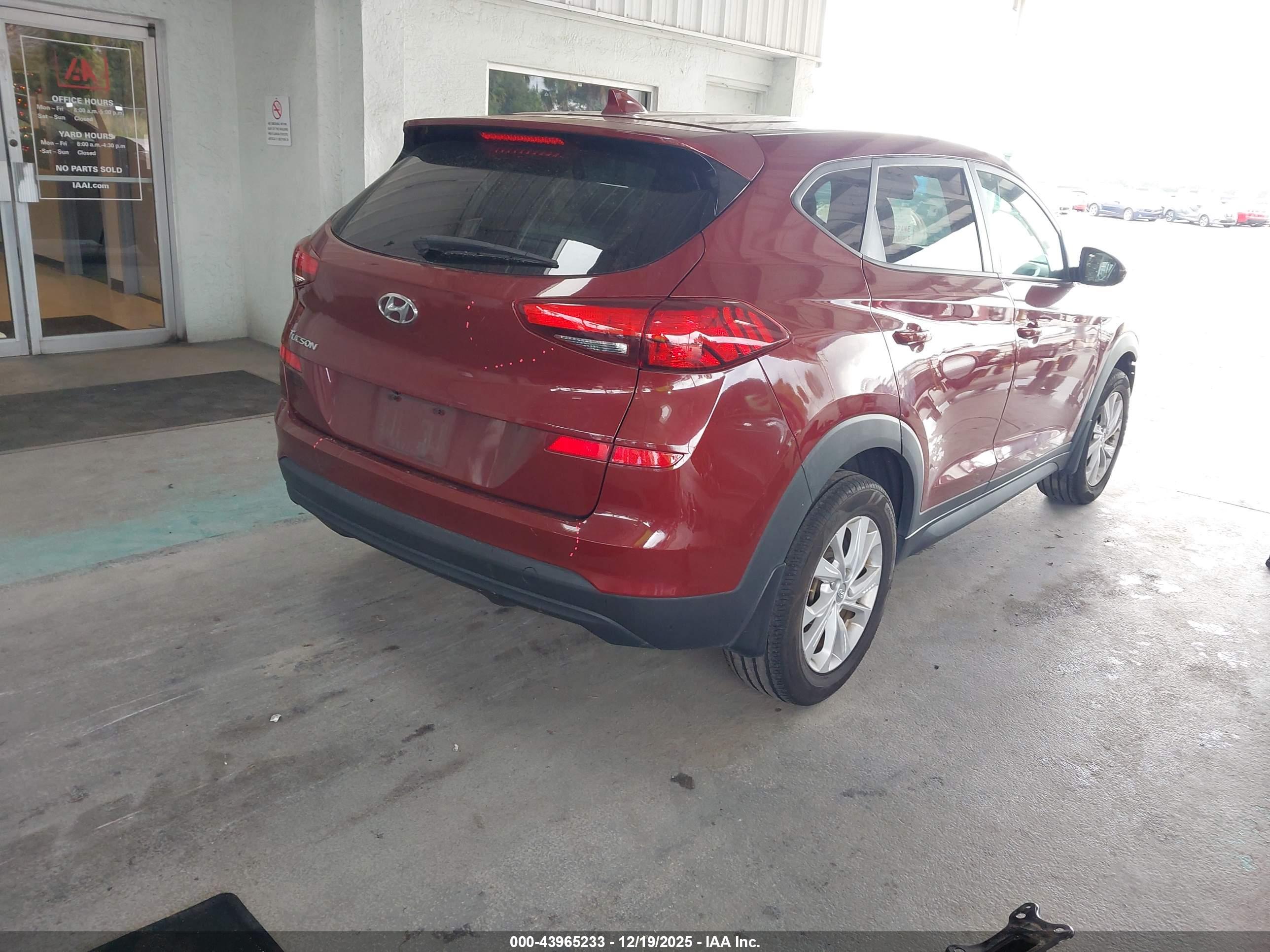 HYUNDAI TUCSON image 4