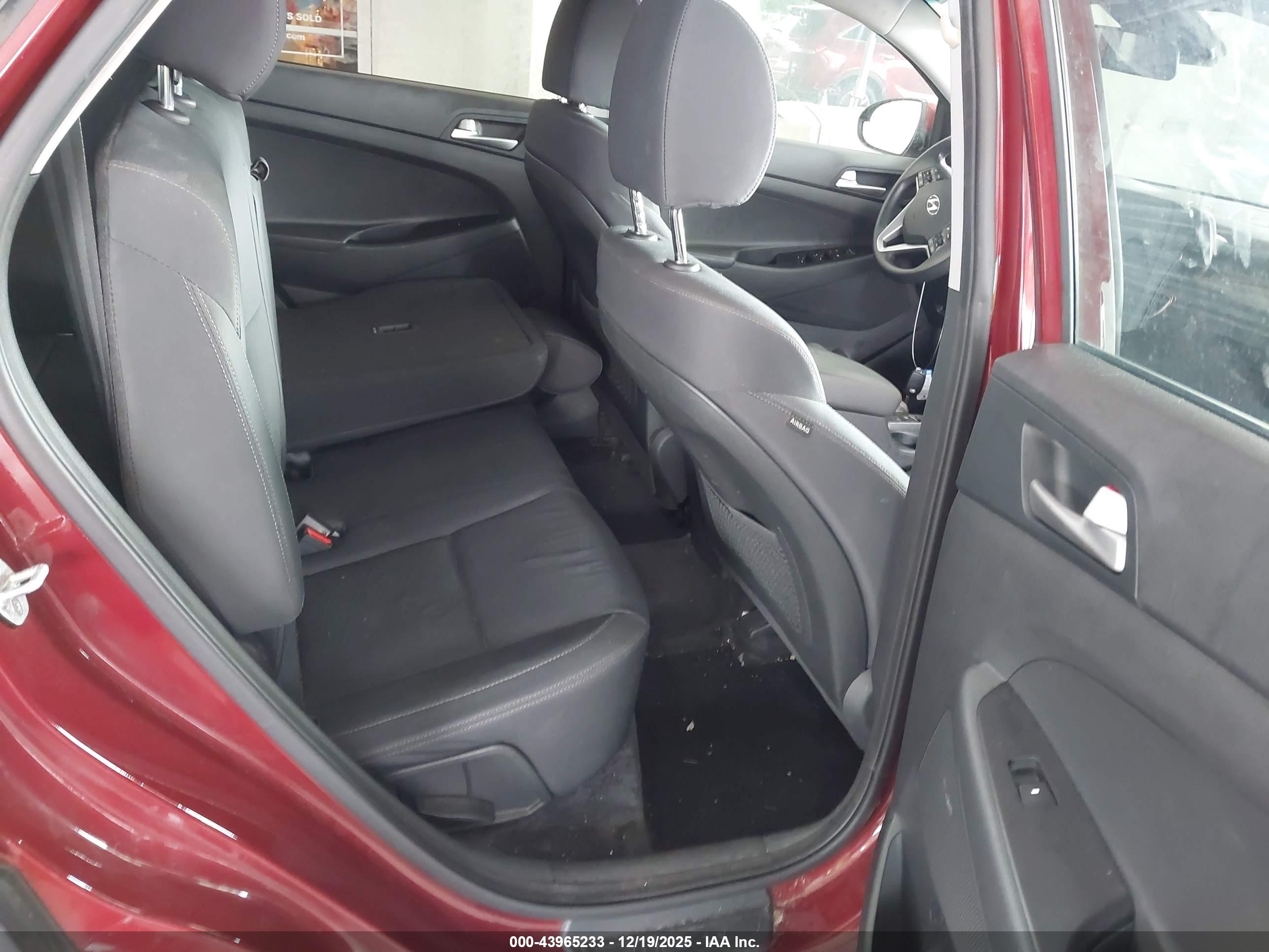HYUNDAI TUCSON image 8