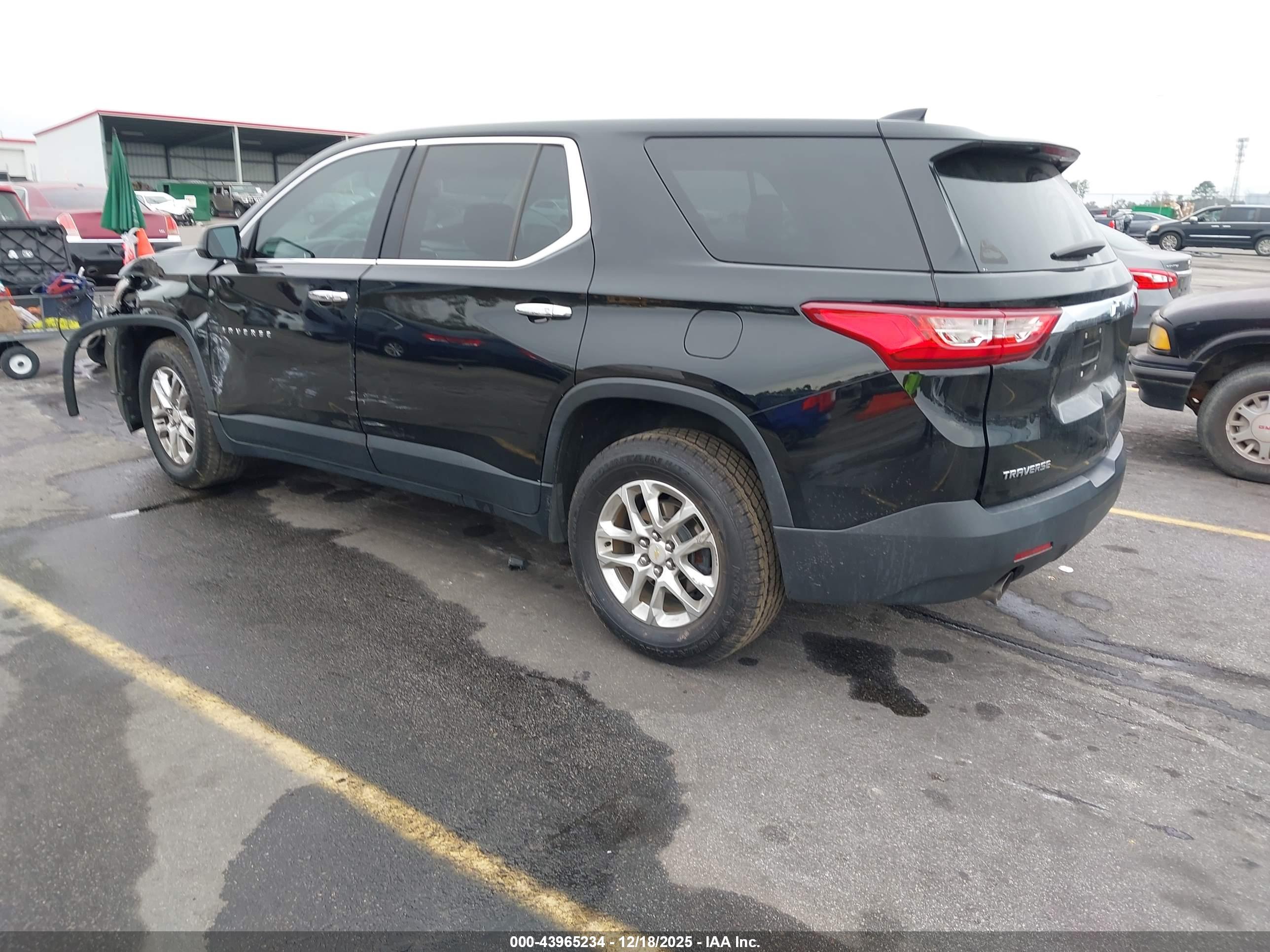 CHEVROLET TRAVERSE image 3