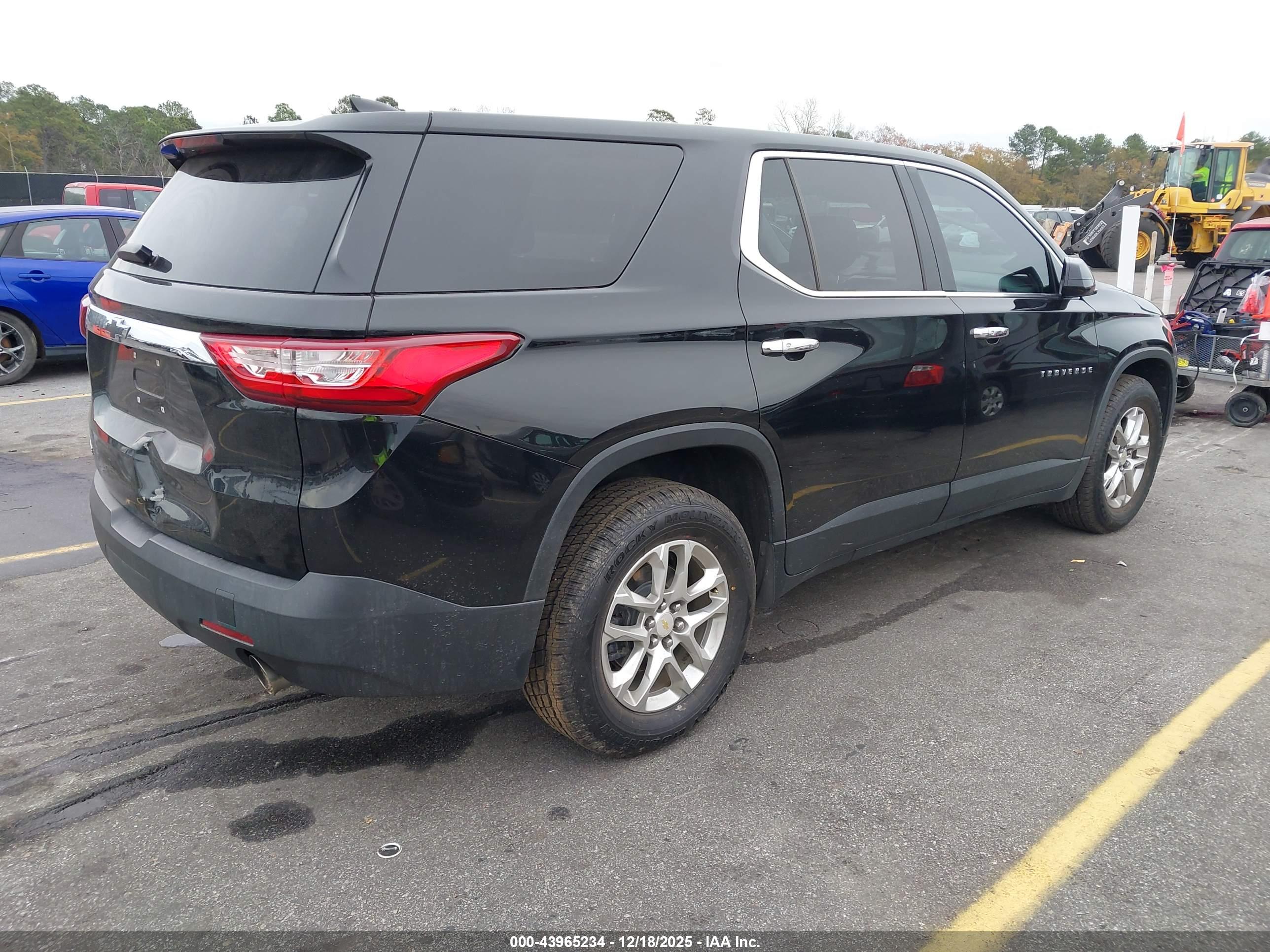 CHEVROLET TRAVERSE image 4