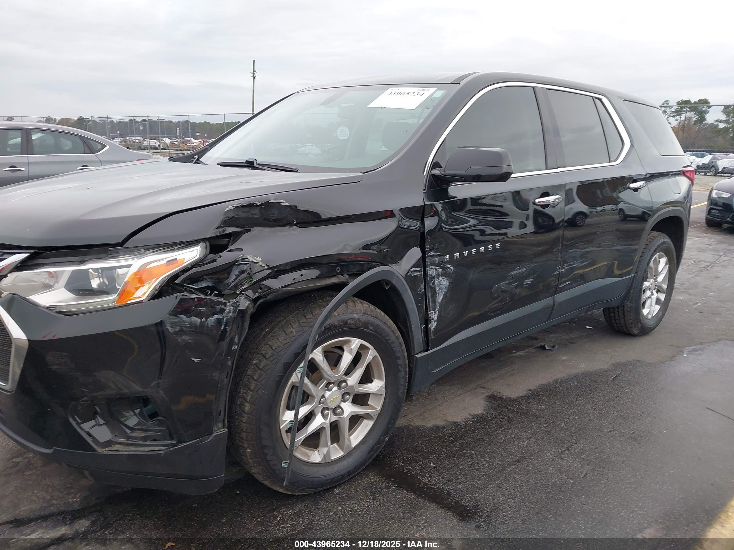 CHEVROLET TRAVERSE image 6