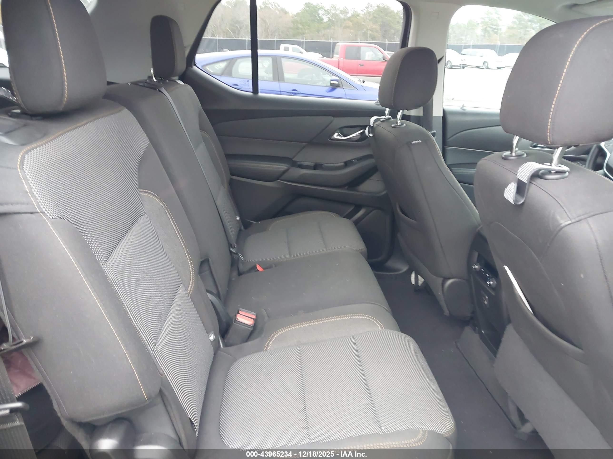 CHEVROLET TRAVERSE image 8