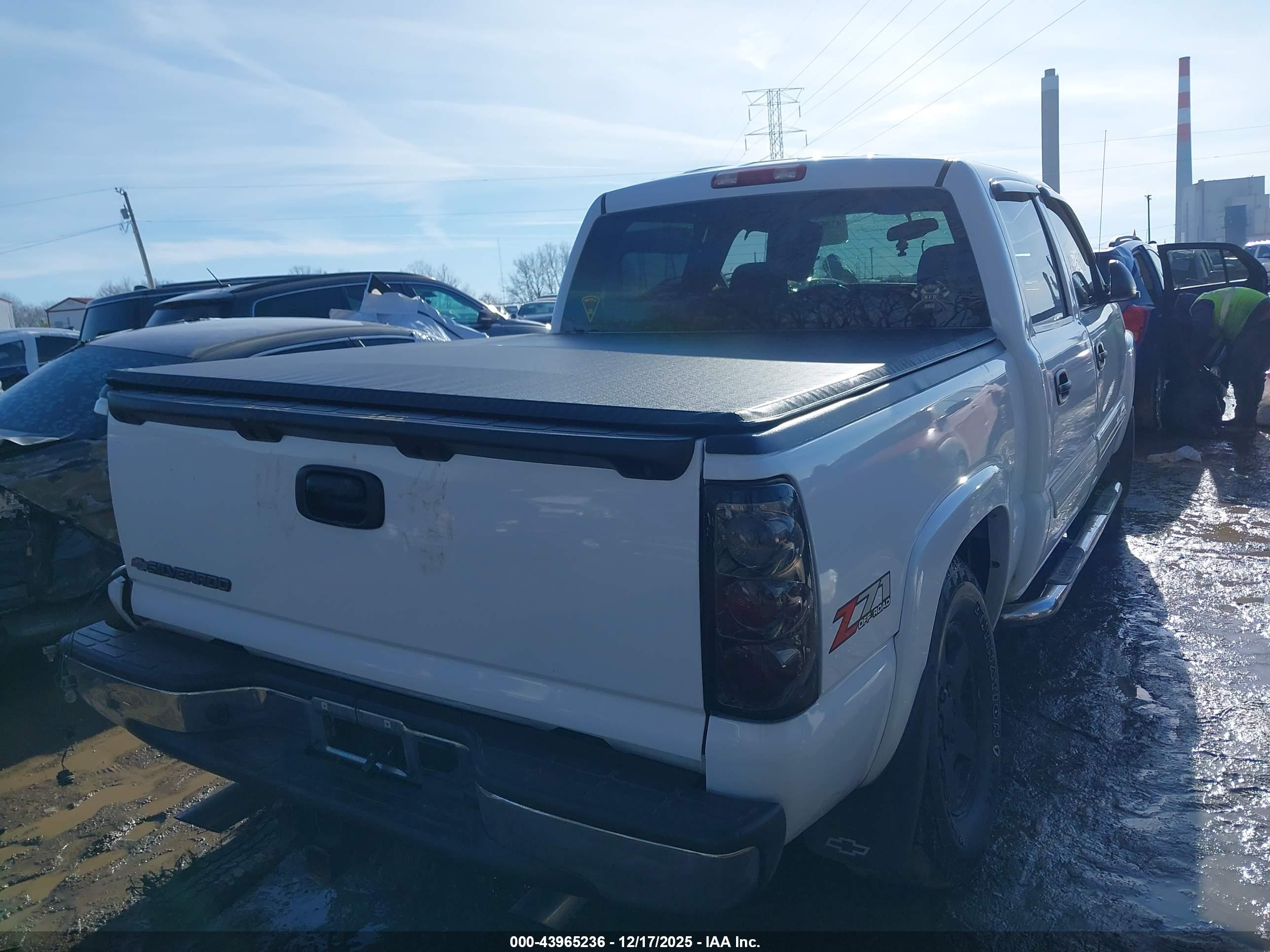 CHEVROLET SILVERADO image 4