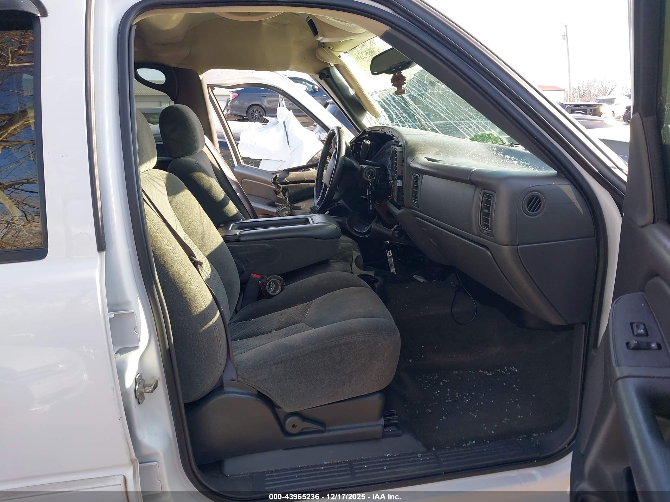 CHEVROLET SILVERADO image 5