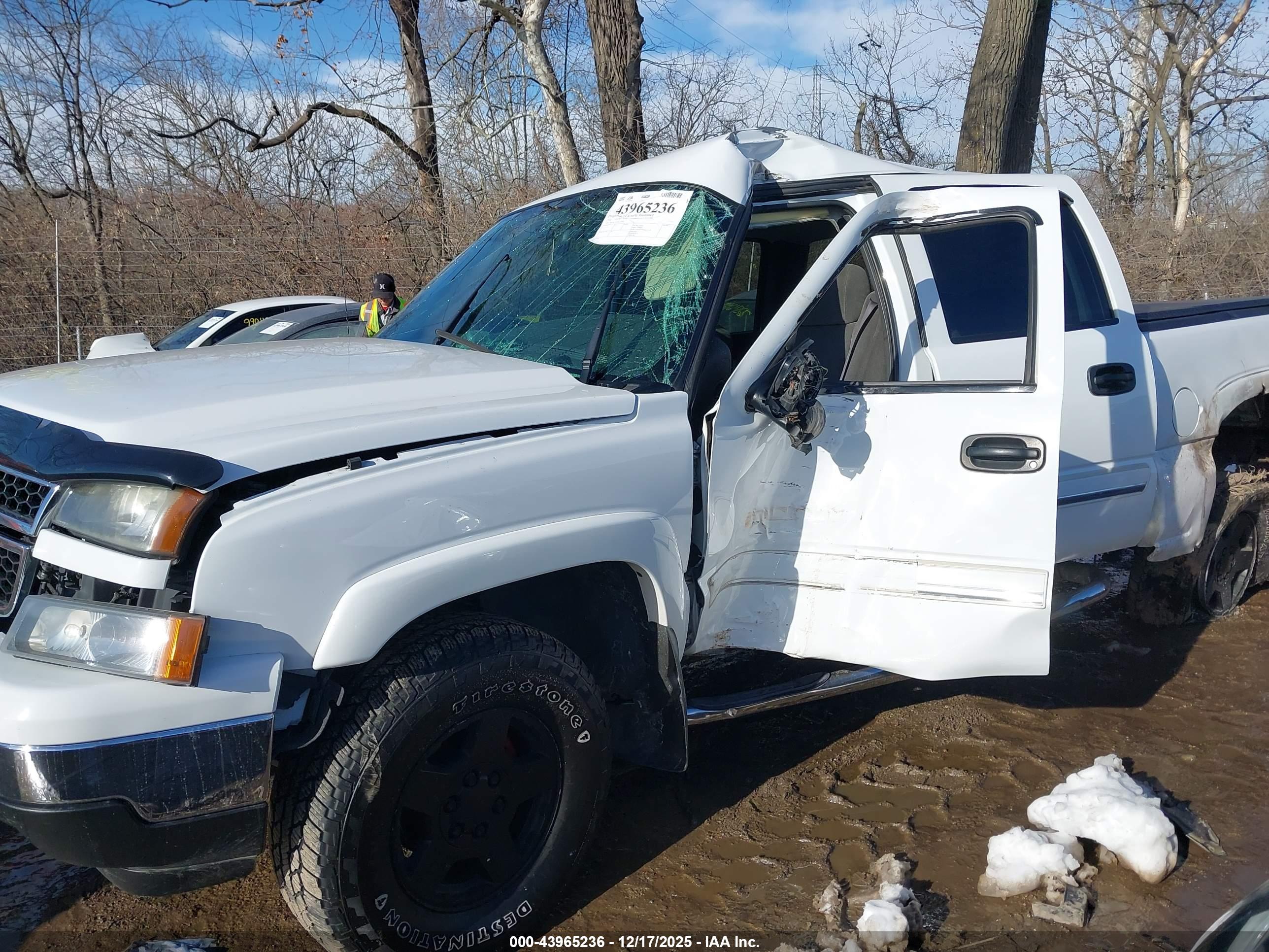 CHEVROLET SILVERADO image 6