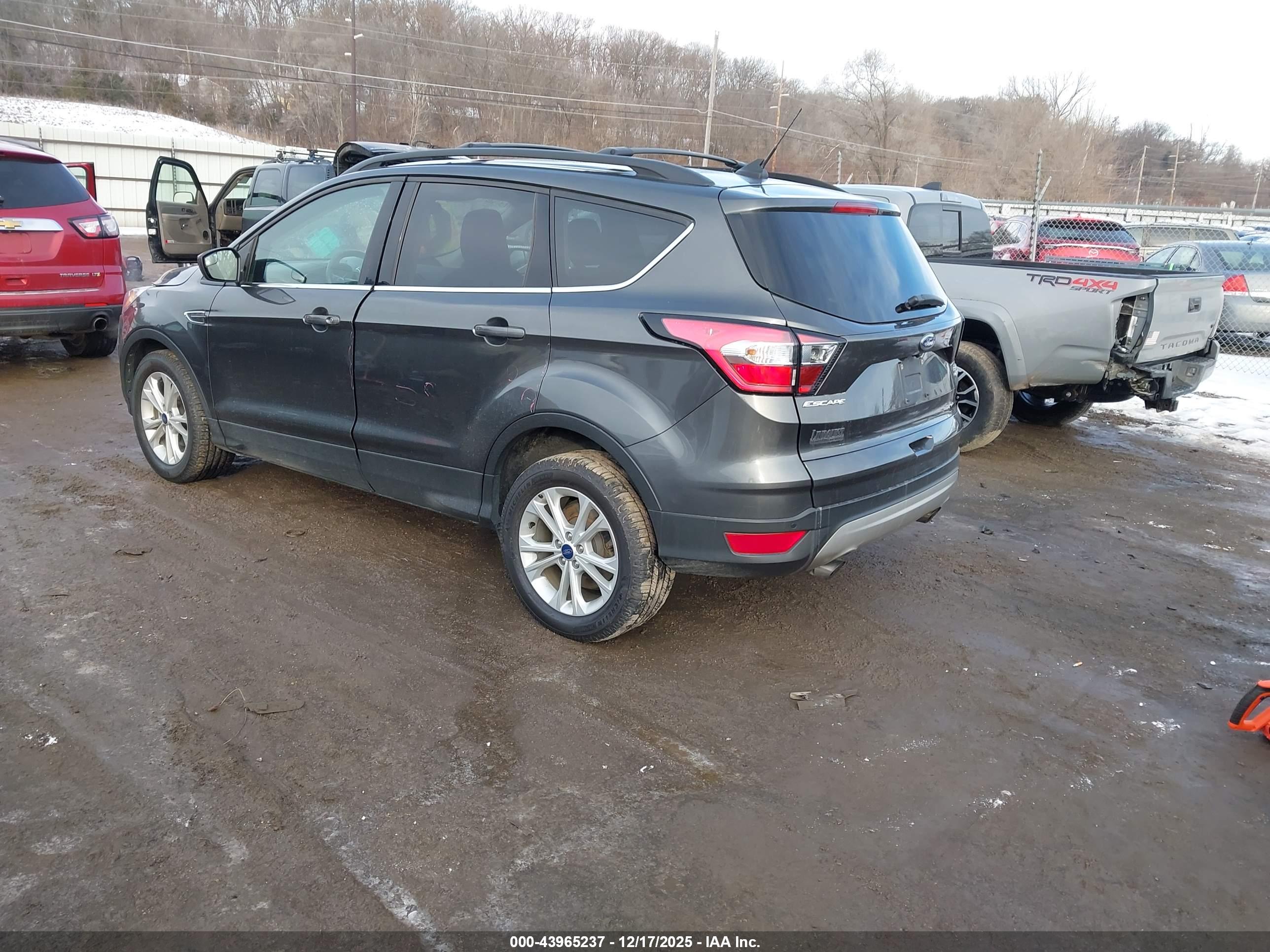 FORD ESCAPE image 3