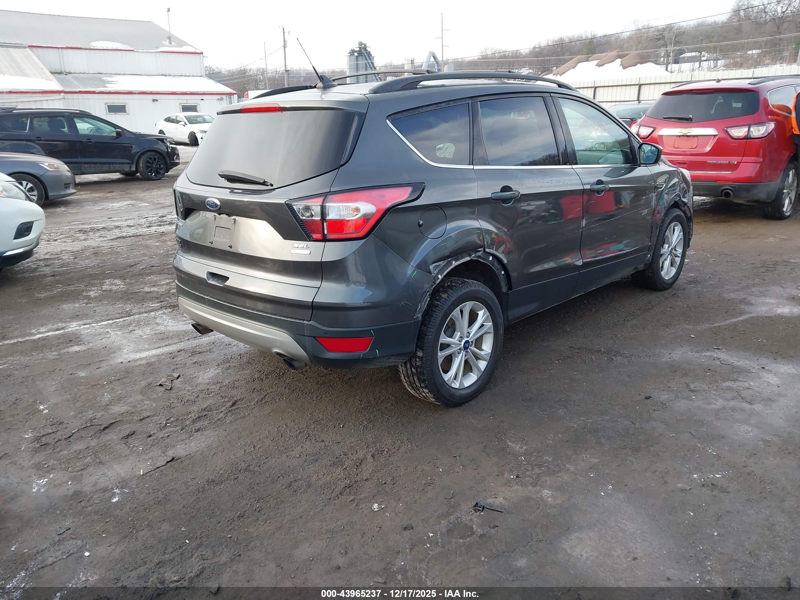 FORD ESCAPE image 4